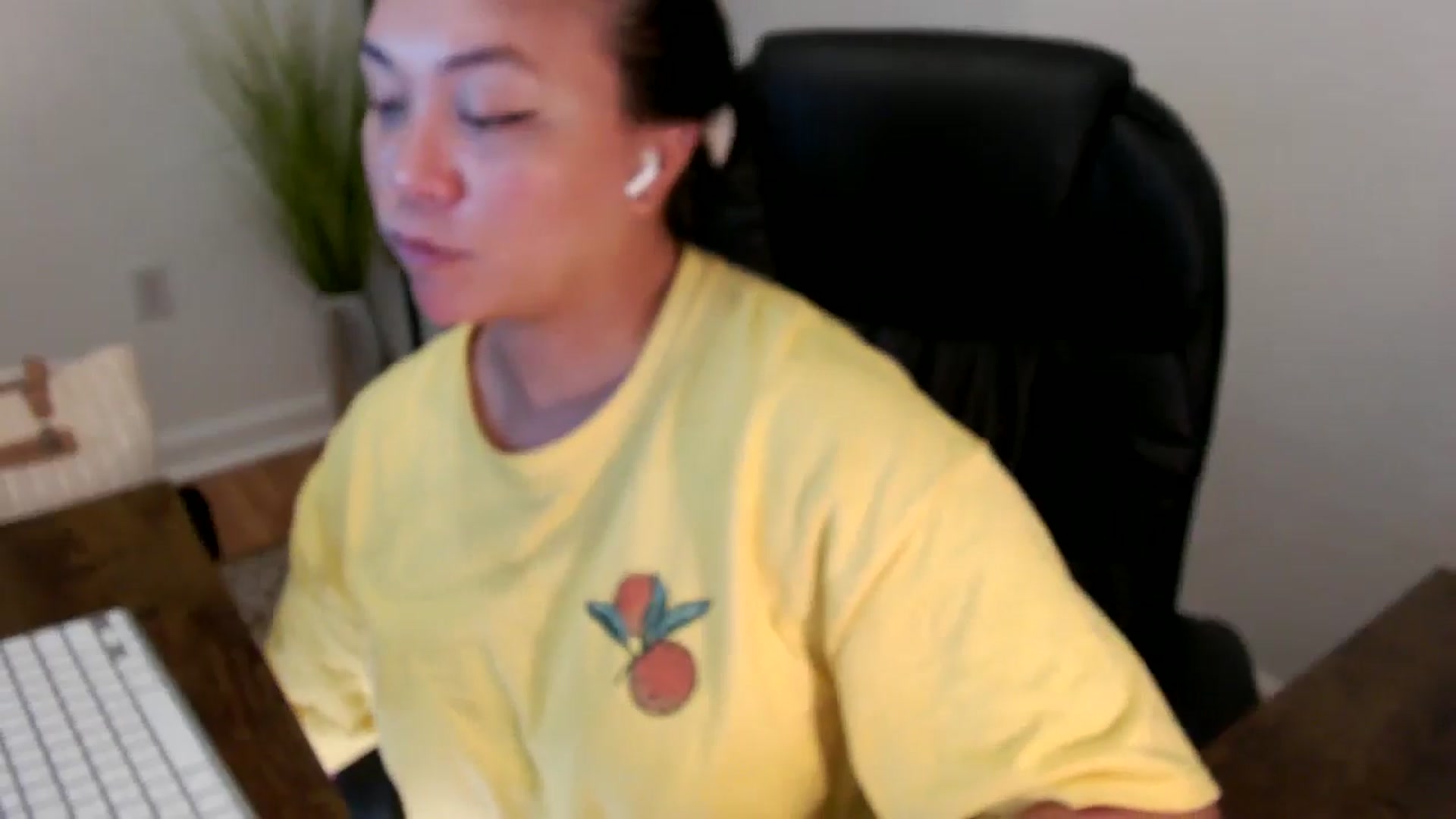 Gallery image thumbnail from MickaylaStar's myfreecams stream on, 04/15/2025, 14:47 image 4 of 20