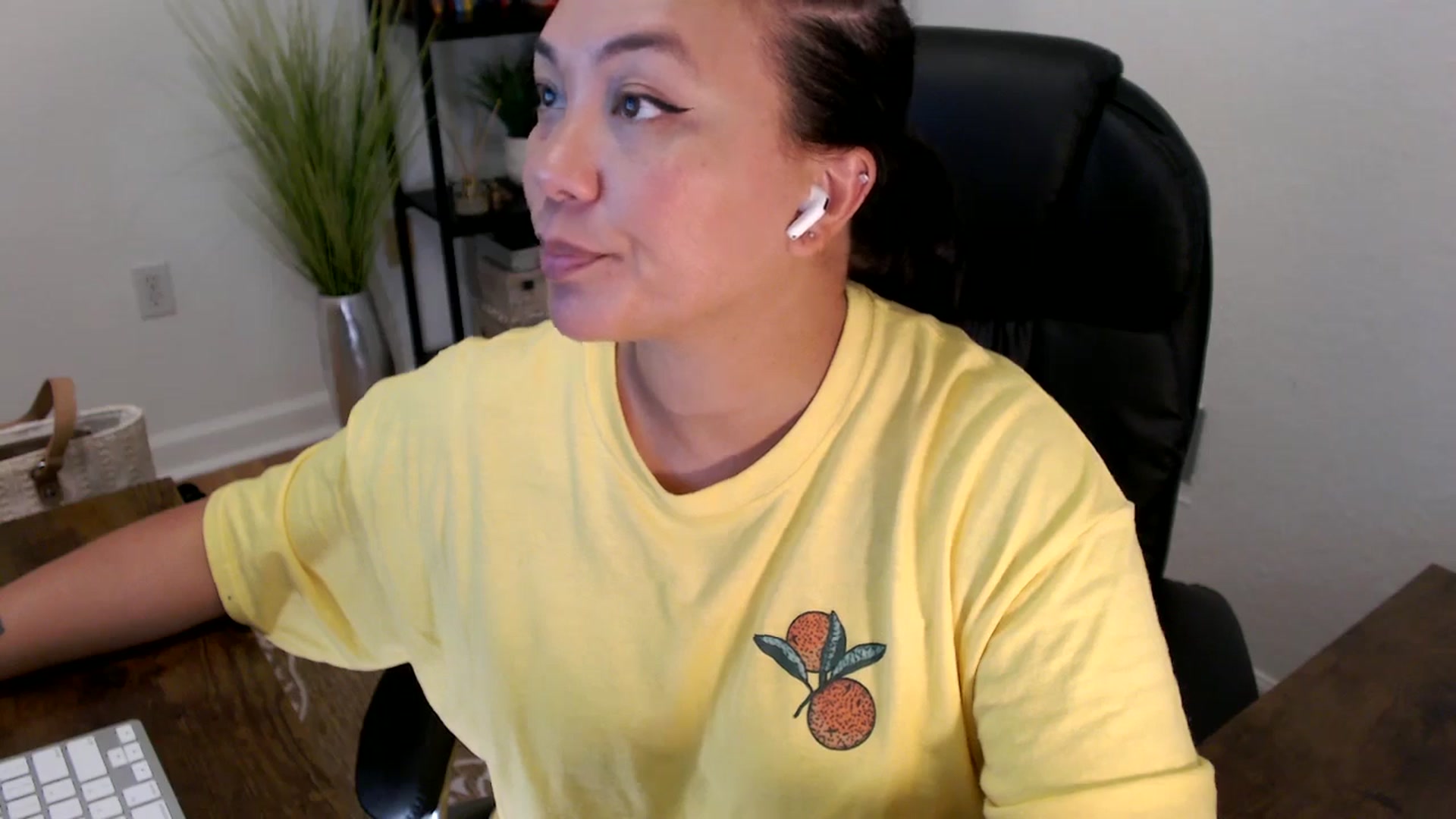 Gallery image thumbnail from MickaylaStar's myfreecams stream on, 04/15/2025, 18:19 image 6 of 20