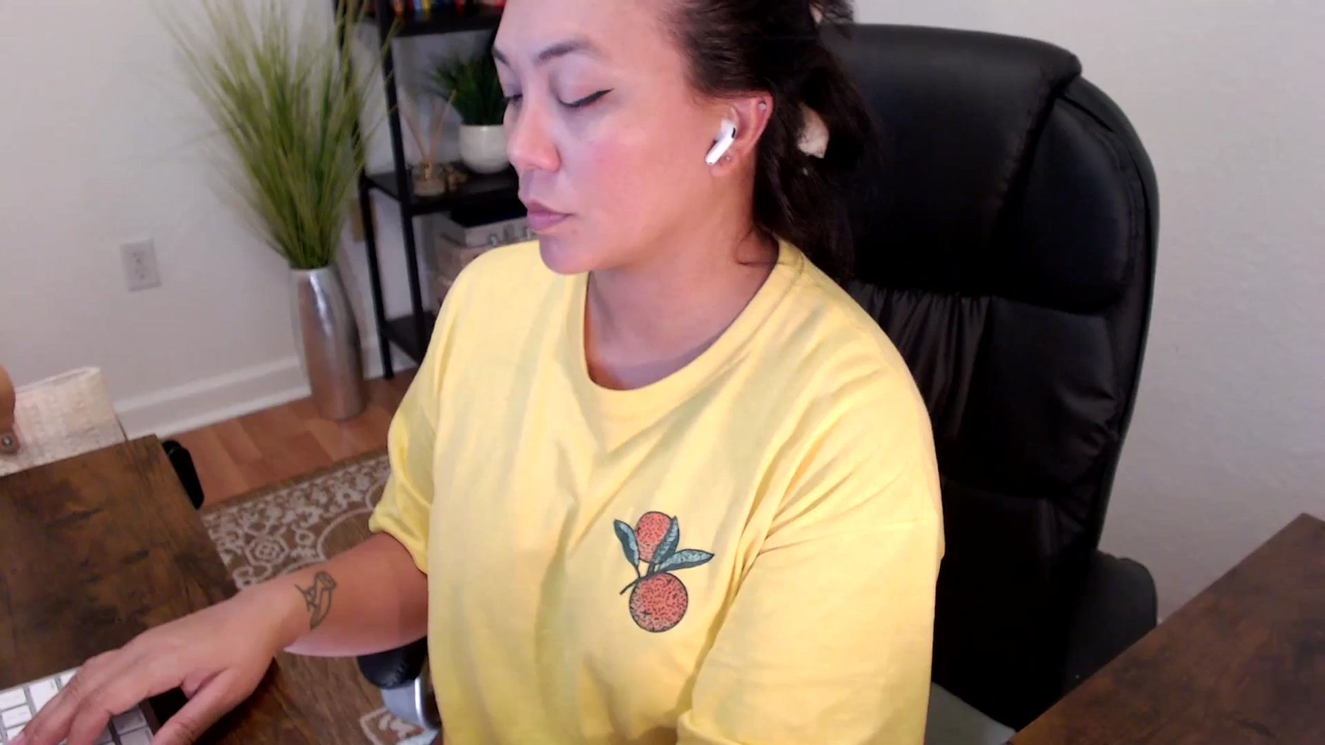Gallery image thumbnail from MickaylaStar's myfreecams stream on, 04/15/2025, 18:19 image 3 of 20