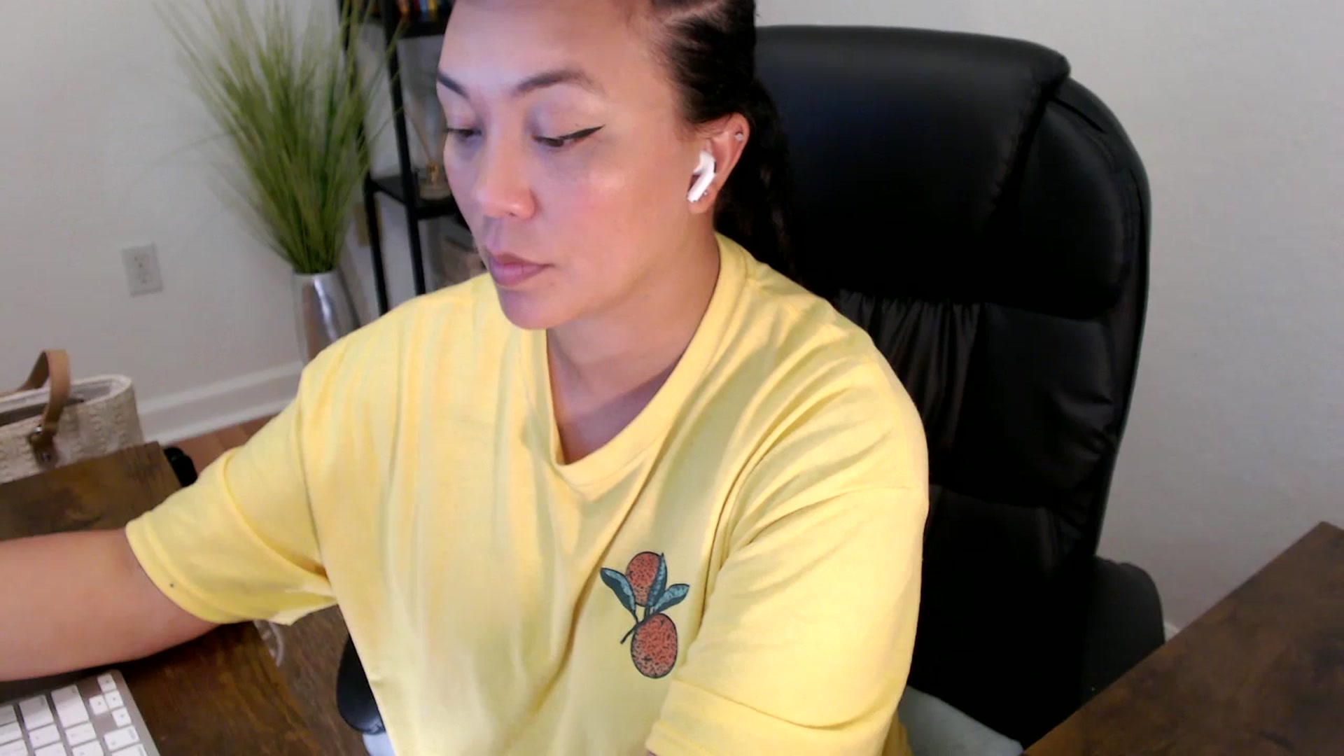 Gallery image thumbnail from MickaylaStar's myfreecams stream on, 04/15/2025, 18:19 image 12 of 20
