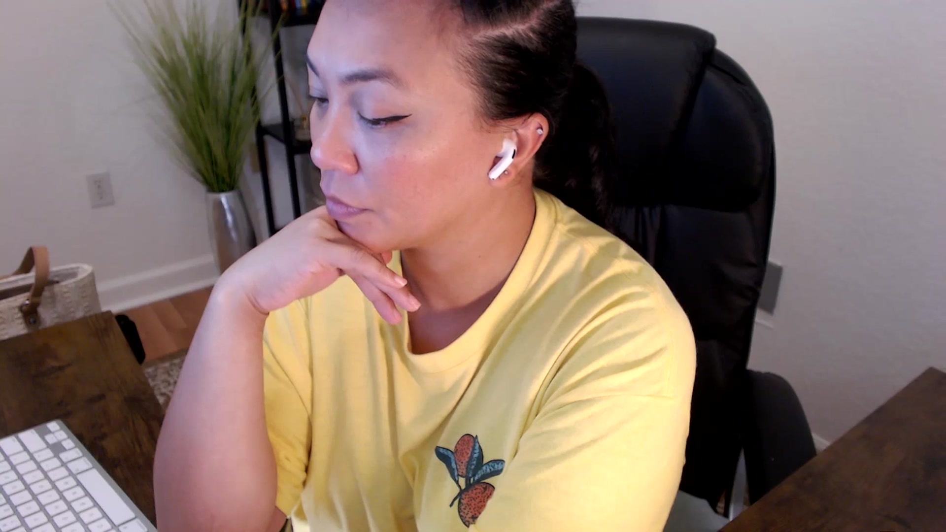 Gallery image thumbnail from MickaylaStar's myfreecams stream on, 04/15/2025, 18:19 image 15 of 20