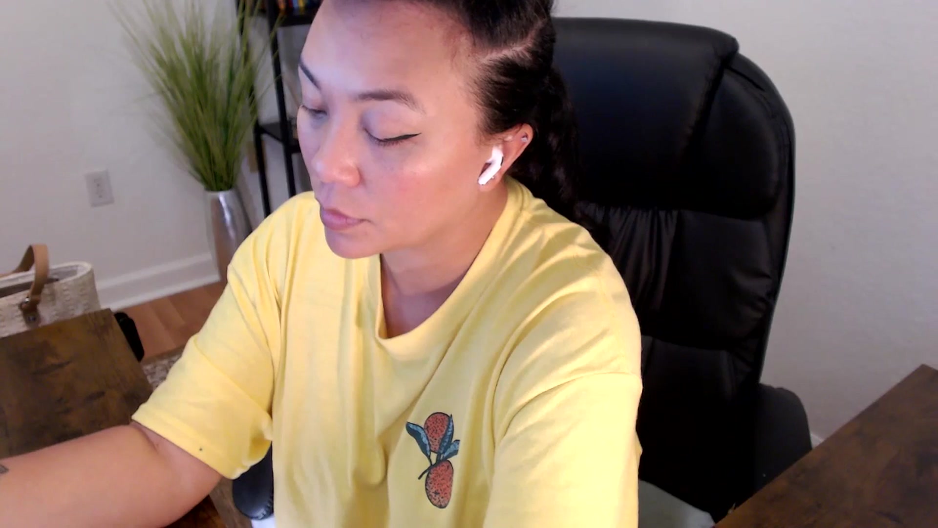 Gallery image thumbnail from MickaylaStar's myfreecams stream on, 04/15/2025, 18:19 image 11 of 20
