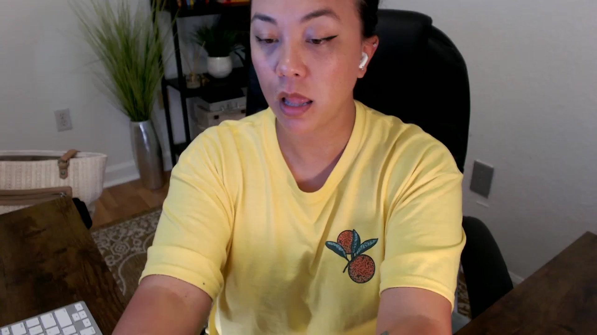 Gallery image thumbnail from MickaylaStar's myfreecams stream on, 04/15/2025, 19:22 image 15 of 20