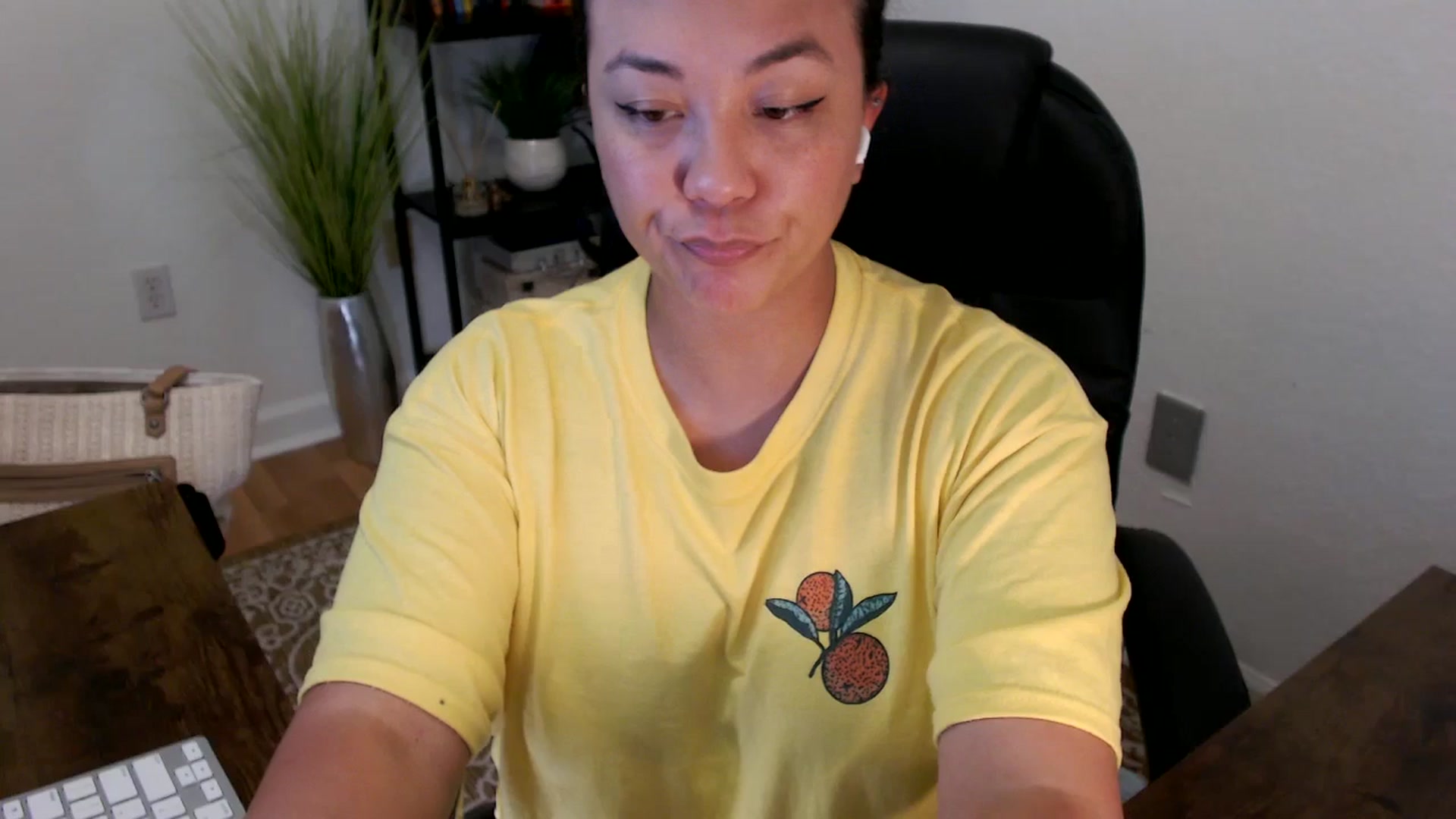 Gallery image thumbnail from MickaylaStar's myfreecams stream on, 04/15/2025, 19:22 image 16 of 20