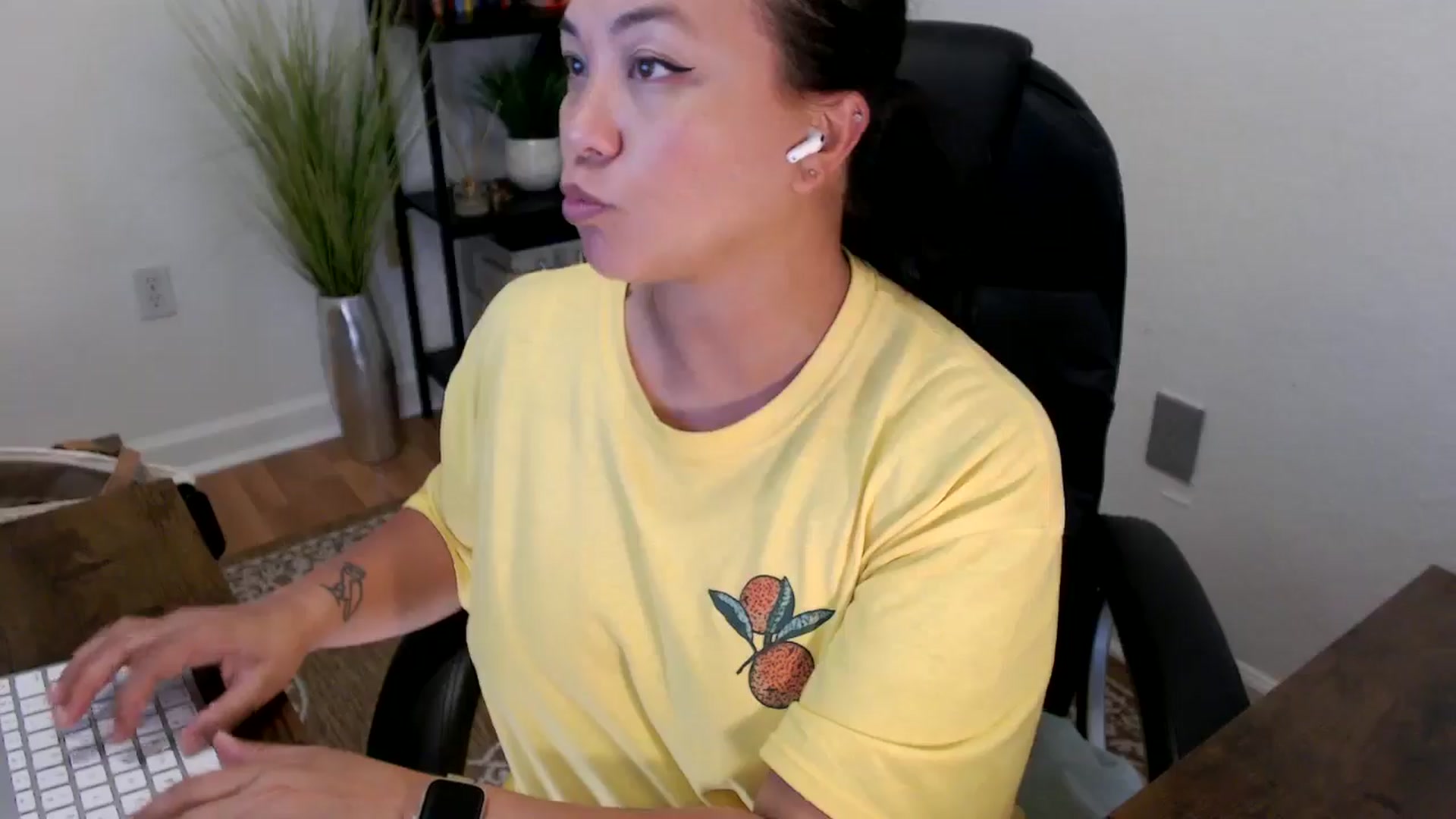 Gallery image thumbnail from MickaylaStar's myfreecams stream on, 04/15/2025, 19:22 image 12 of 20