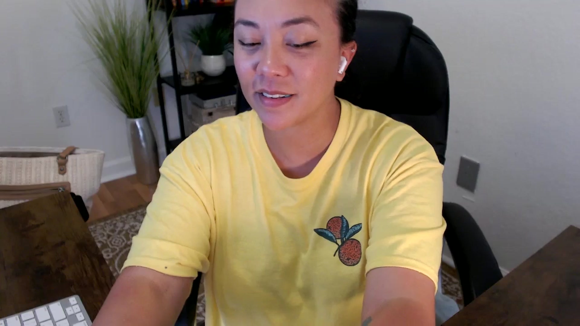 Gallery image thumbnail from MickaylaStar's myfreecams stream on, 04/15/2025, 20:09 image 4 of 20