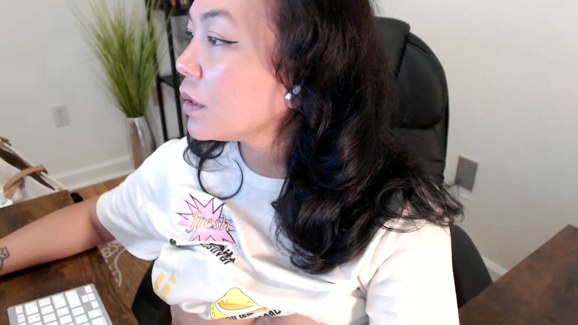 Gallery image thumbnail from MickaylaStar's myfreecams stream on, 04/16/2025, 16:45 image 9 of 20