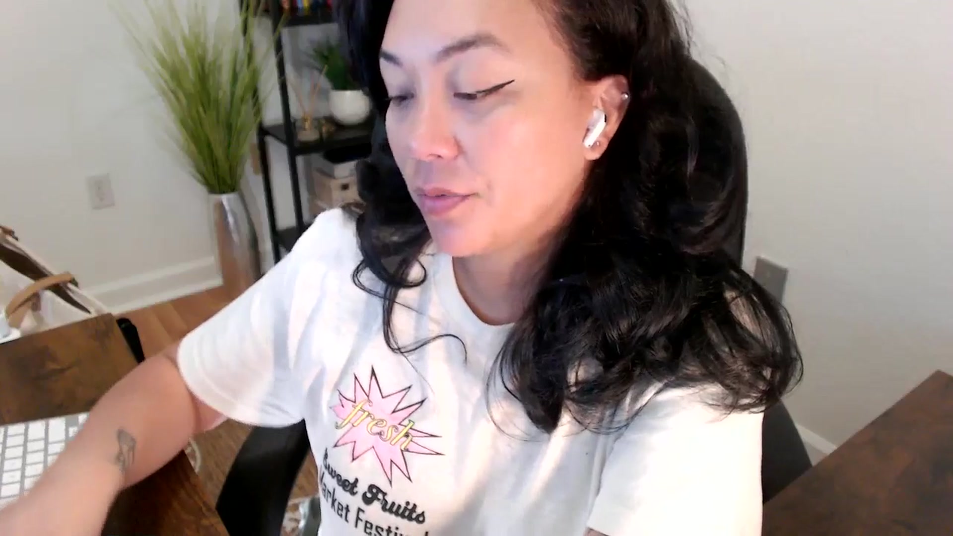 Gallery image thumbnail from MickaylaStar's myfreecams stream on, 04/16/2025, 16:45 image 5 of 20