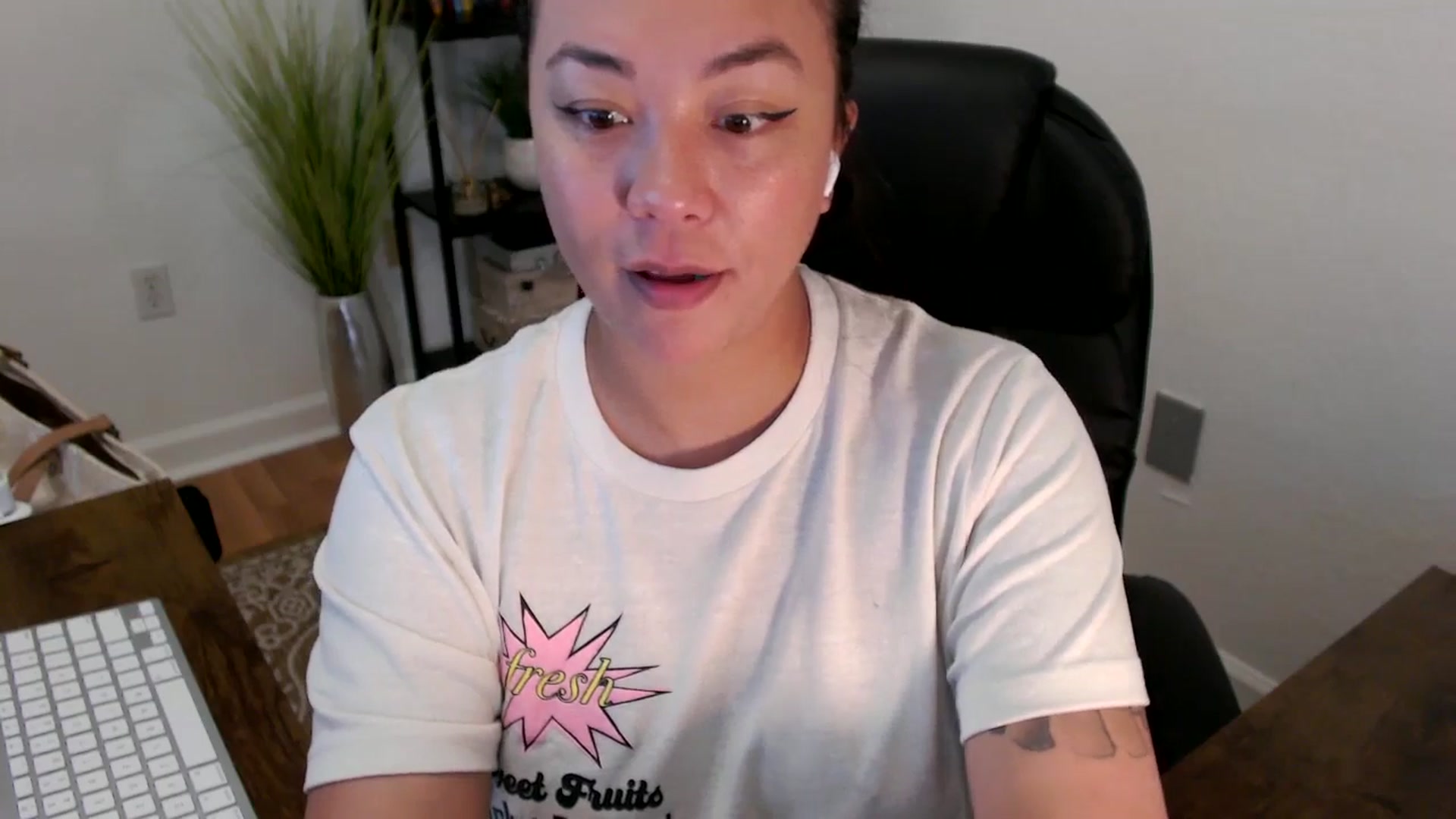 Gallery image thumbnail from MickaylaStar's myfreecams stream on, 04/16/2025, 16:45 image 3 of 20