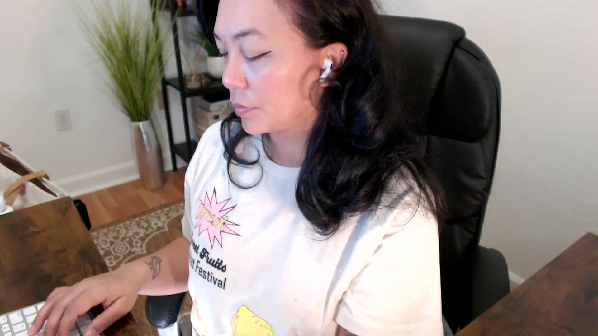 Gallery image thumbnail from MickaylaStar's myfreecams stream on, 04/16/2025, 16:45 image 19 of 20