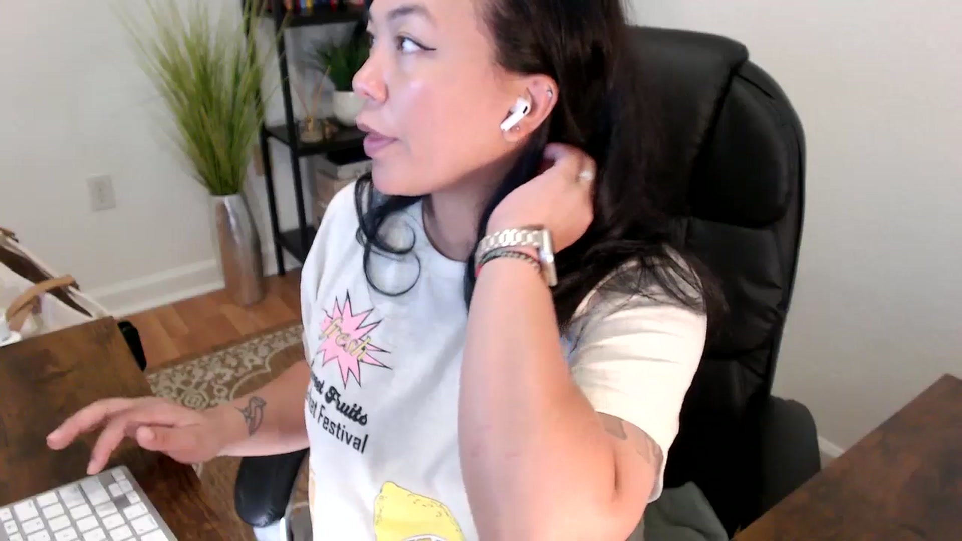 Gallery image thumbnail from MickaylaStar's myfreecams stream on, 04/16/2025, 16:45 image 14 of 20