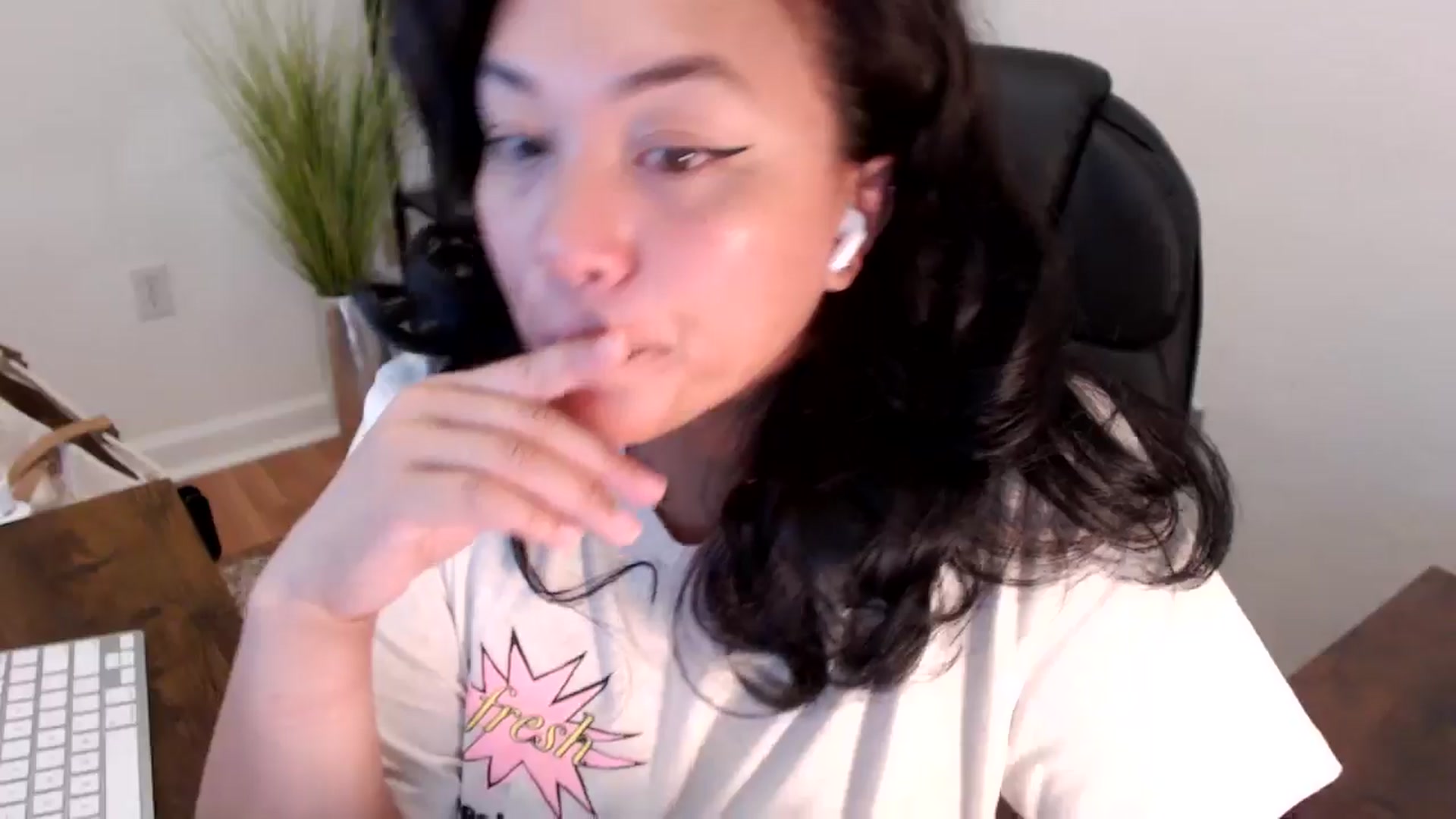 Gallery image thumbnail from MickaylaStar's myfreecams stream on, 04/16/2025, 16:45 image 6 of 20
