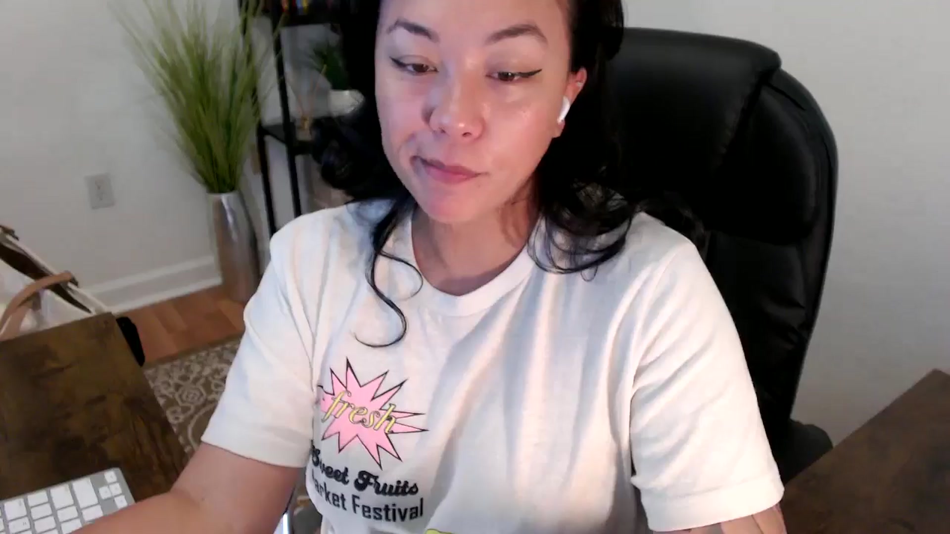 Gallery image thumbnail from MickaylaStar's myfreecams stream on, 04/16/2025, 17:15 image 3 of 20