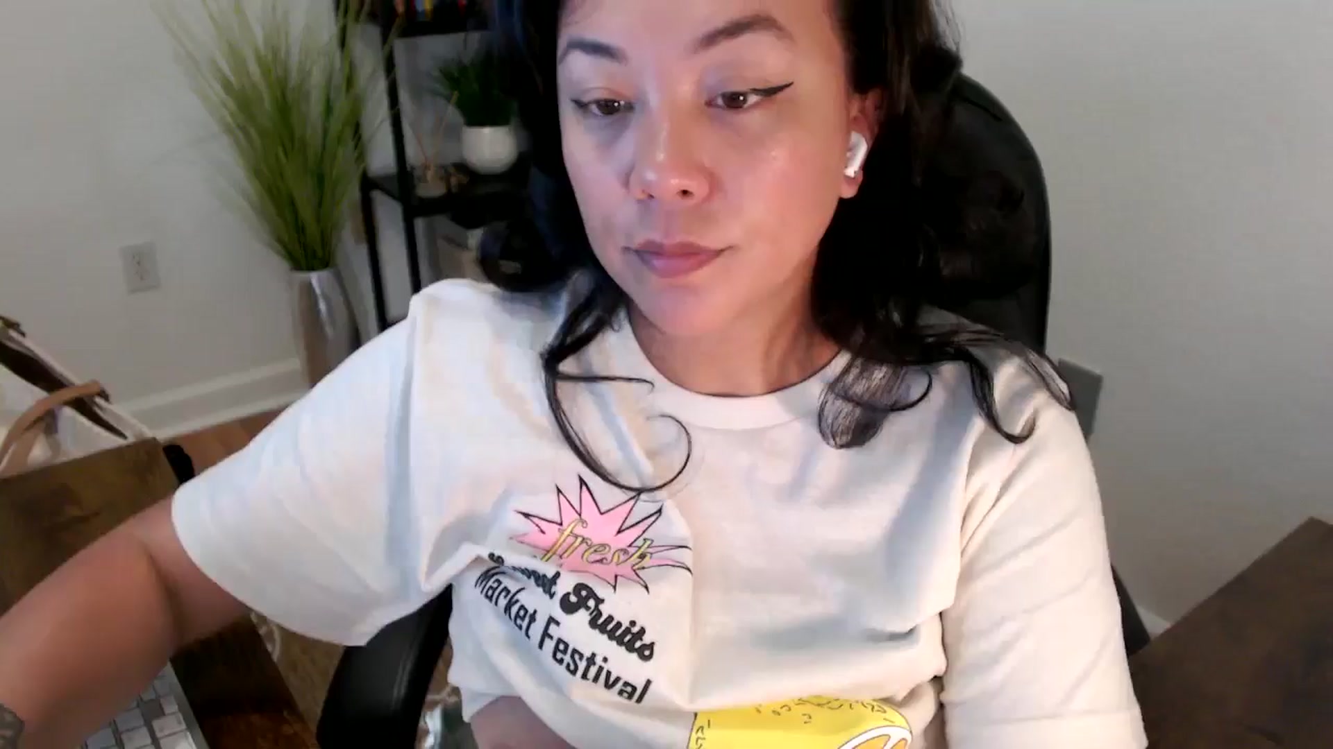 Gallery image thumbnail from MickaylaStar's myfreecams stream on, 04/16/2025, 17:15 image 15 of 20