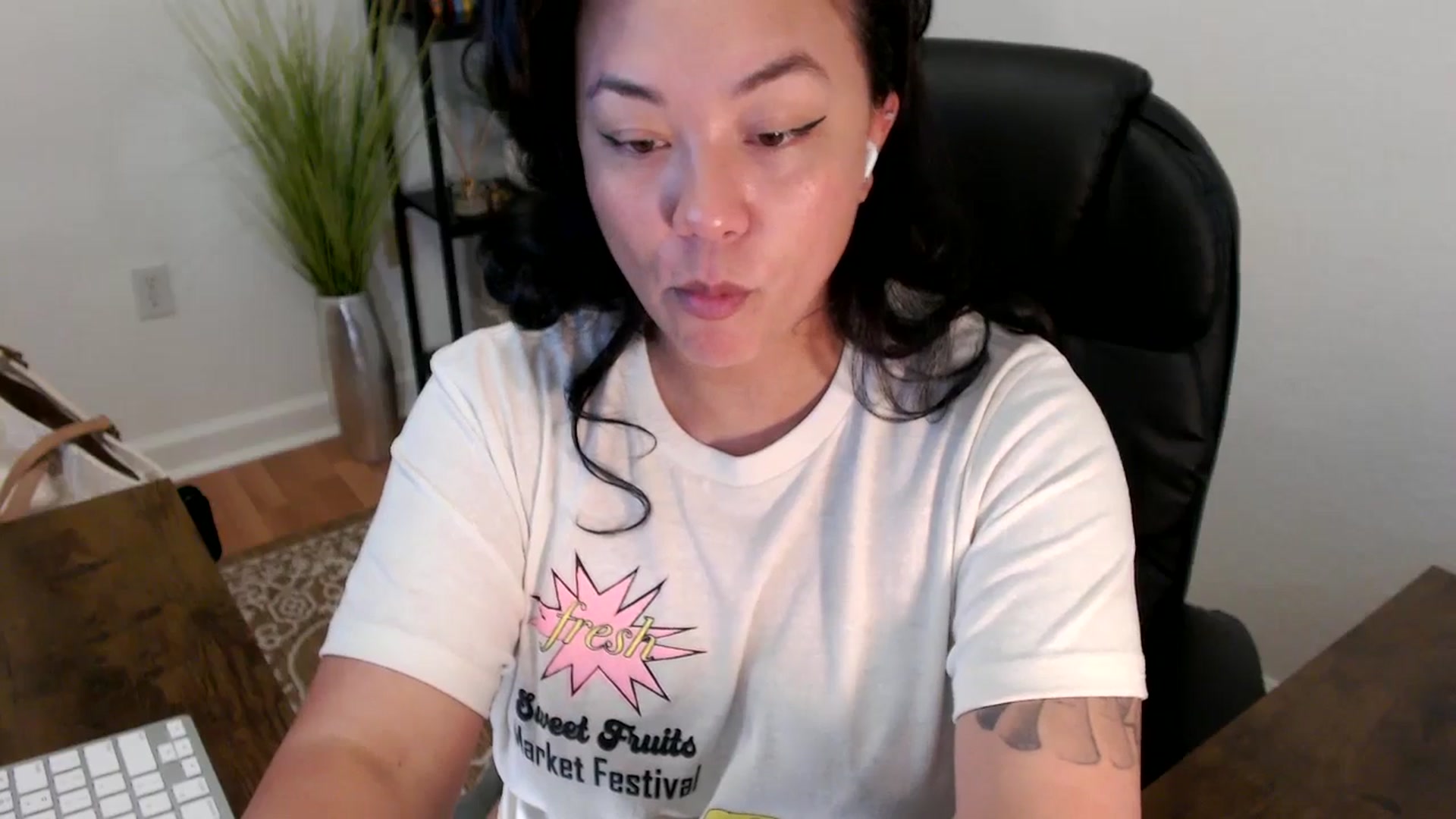 Gallery image thumbnail from MickaylaStar's myfreecams stream on, 04/16/2025, 17:15 image 2 of 20