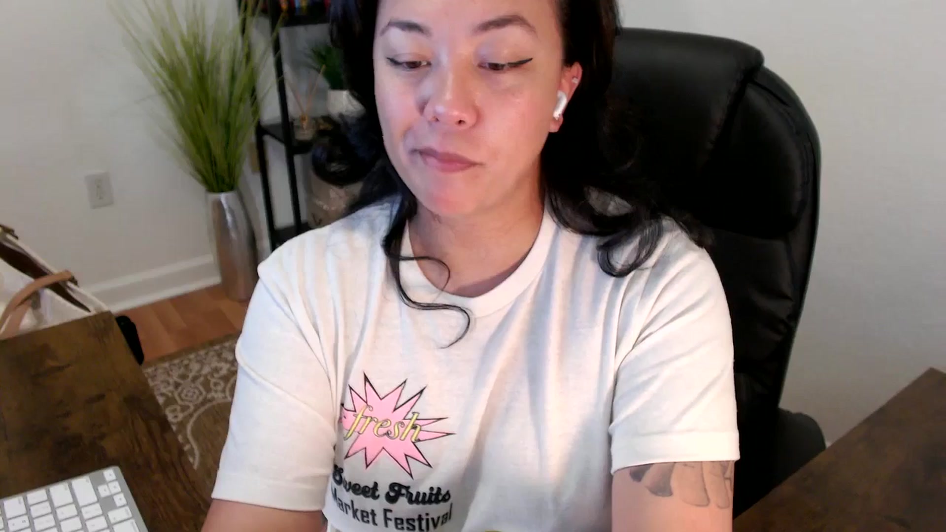 Gallery image thumbnail from MickaylaStar's myfreecams stream on, 04/16/2025, 17:15 image 8 of 20