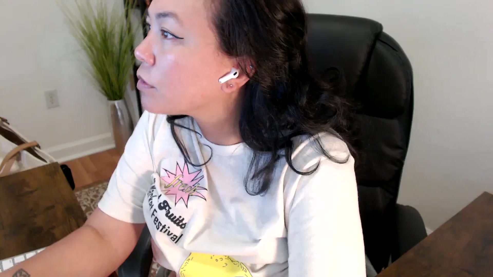 Gallery image thumbnail from MickaylaStar's myfreecams stream on, 04/16/2025, 17:15 image 14 of 20