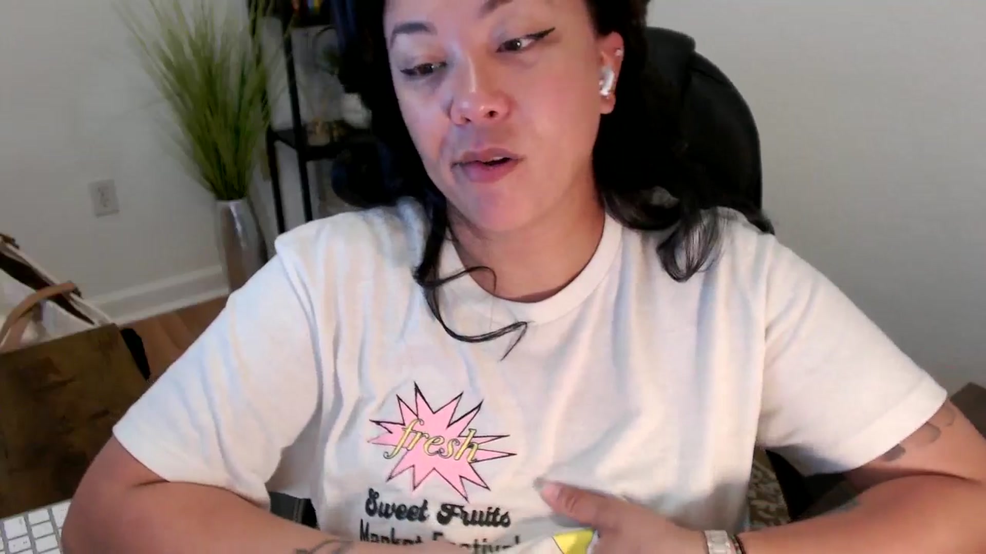 Gallery image thumbnail from MickaylaStar's myfreecams stream on, 04/16/2025, 17:15 image 9 of 20