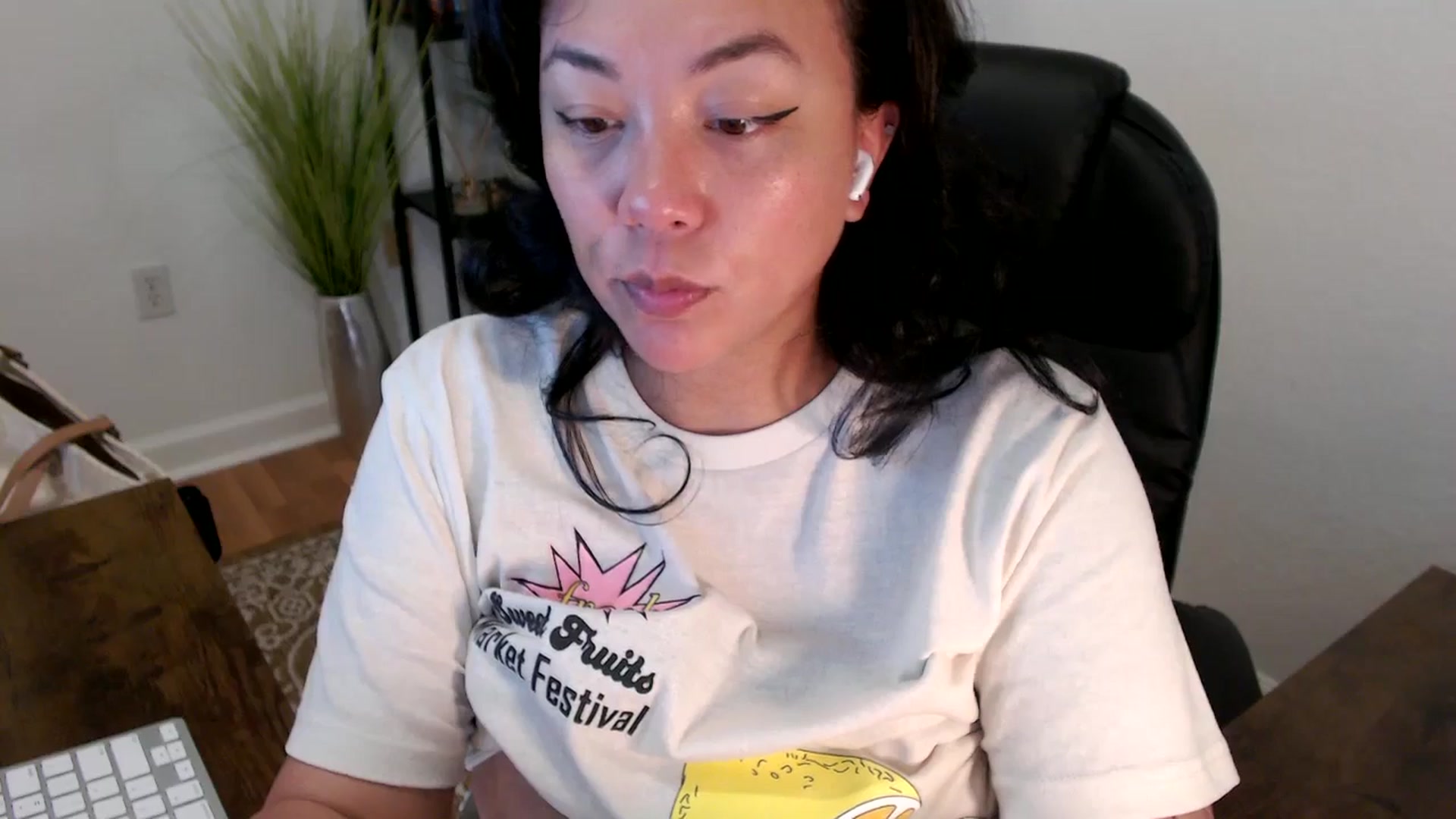 Gallery image thumbnail from MickaylaStar's myfreecams stream on, 04/16/2025, 17:15 image 11 of 20