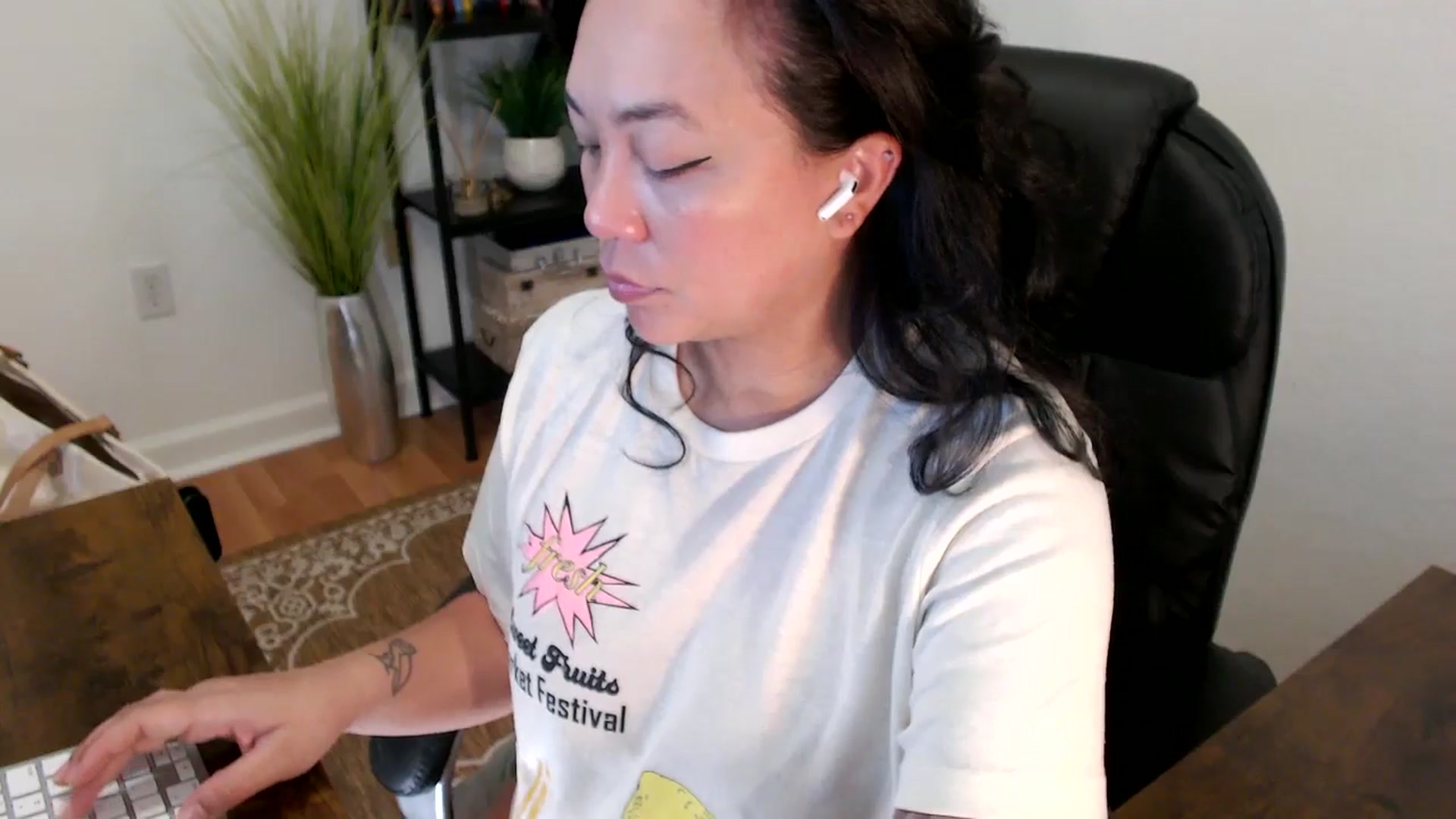 Gallery image thumbnail from MickaylaStar's myfreecams stream on, 04/16/2025, 17:15 image 5 of 20