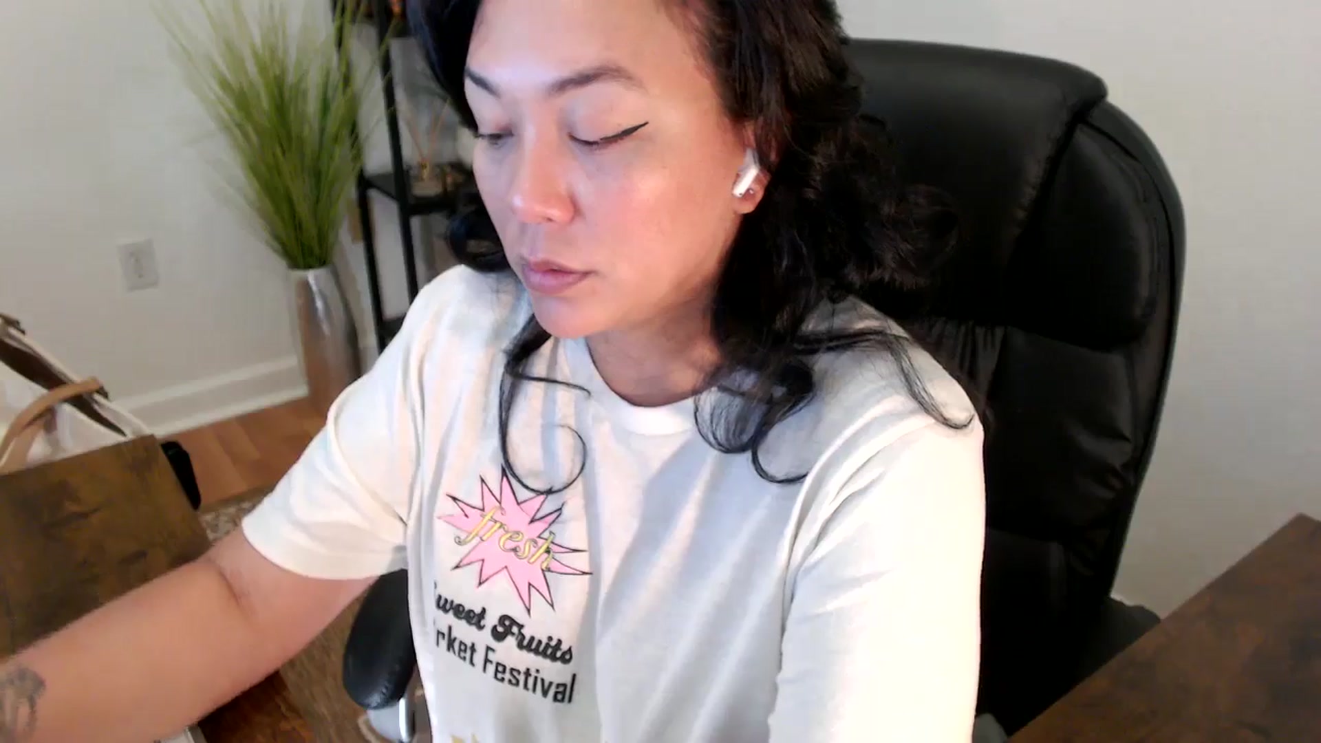 Gallery image thumbnail from MickaylaStar's myfreecams stream on, 04/16/2025, 17:15 image 18 of 20