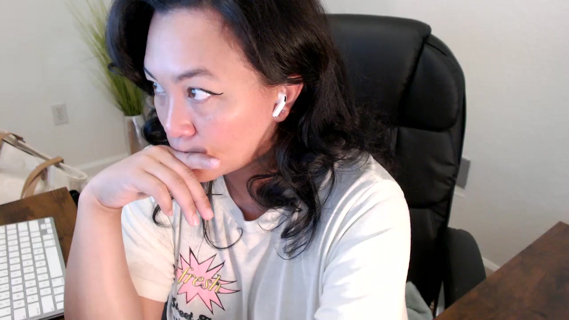 Gallery image thumbnail from MickaylaStar's myfreecams stream on, 04/16/2025, 17:43 image 3 of 20