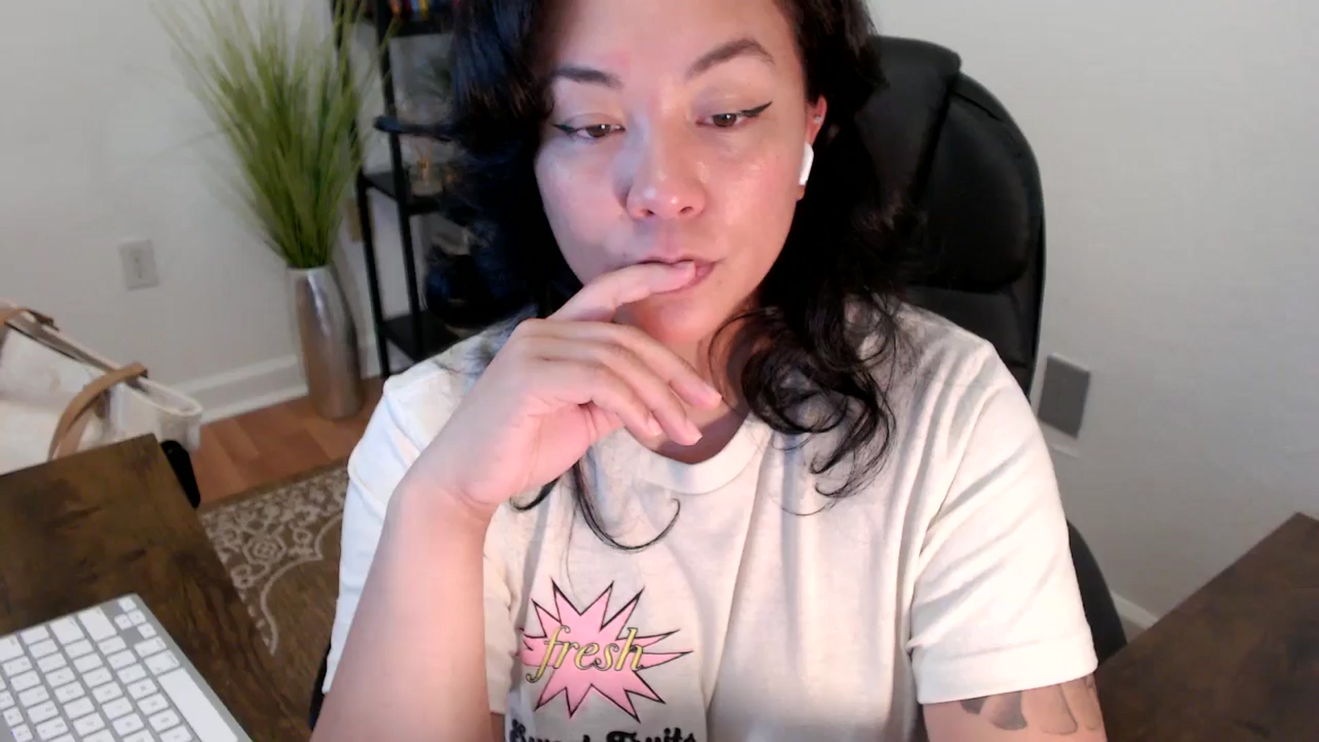 Gallery image thumbnail from MickaylaStar's myfreecams stream on, 04/16/2025, 17:43 image 11 of 20