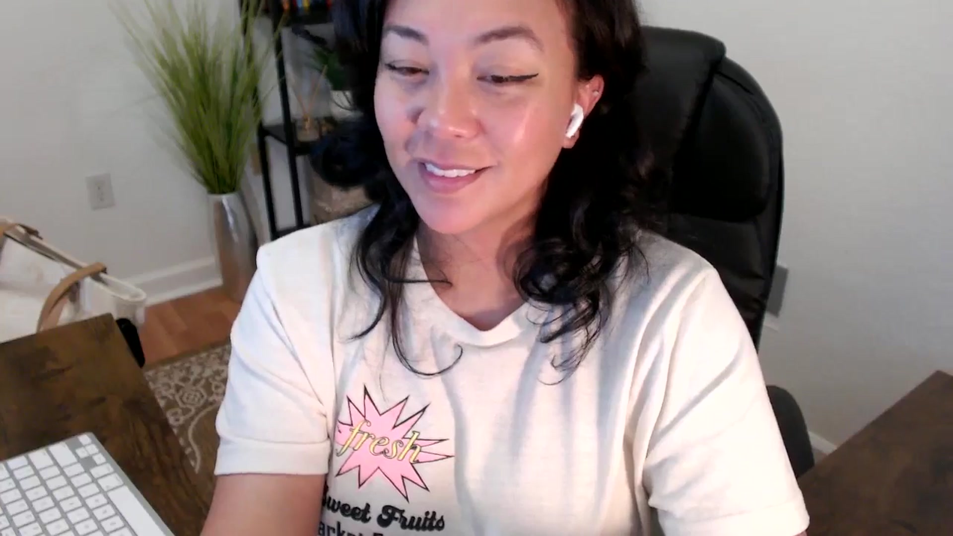 Gallery image thumbnail from MickaylaStar's myfreecams stream on, 04/16/2025, 17:43 image 19 of 20