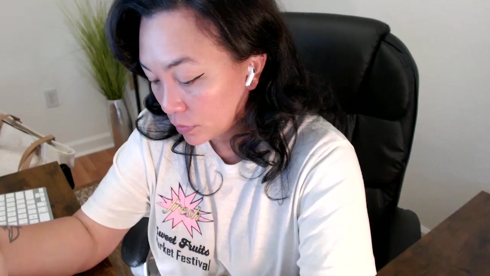 Gallery image thumbnail from MickaylaStar's myfreecams stream on, 04/16/2025, 17:43 image 1 of 20
