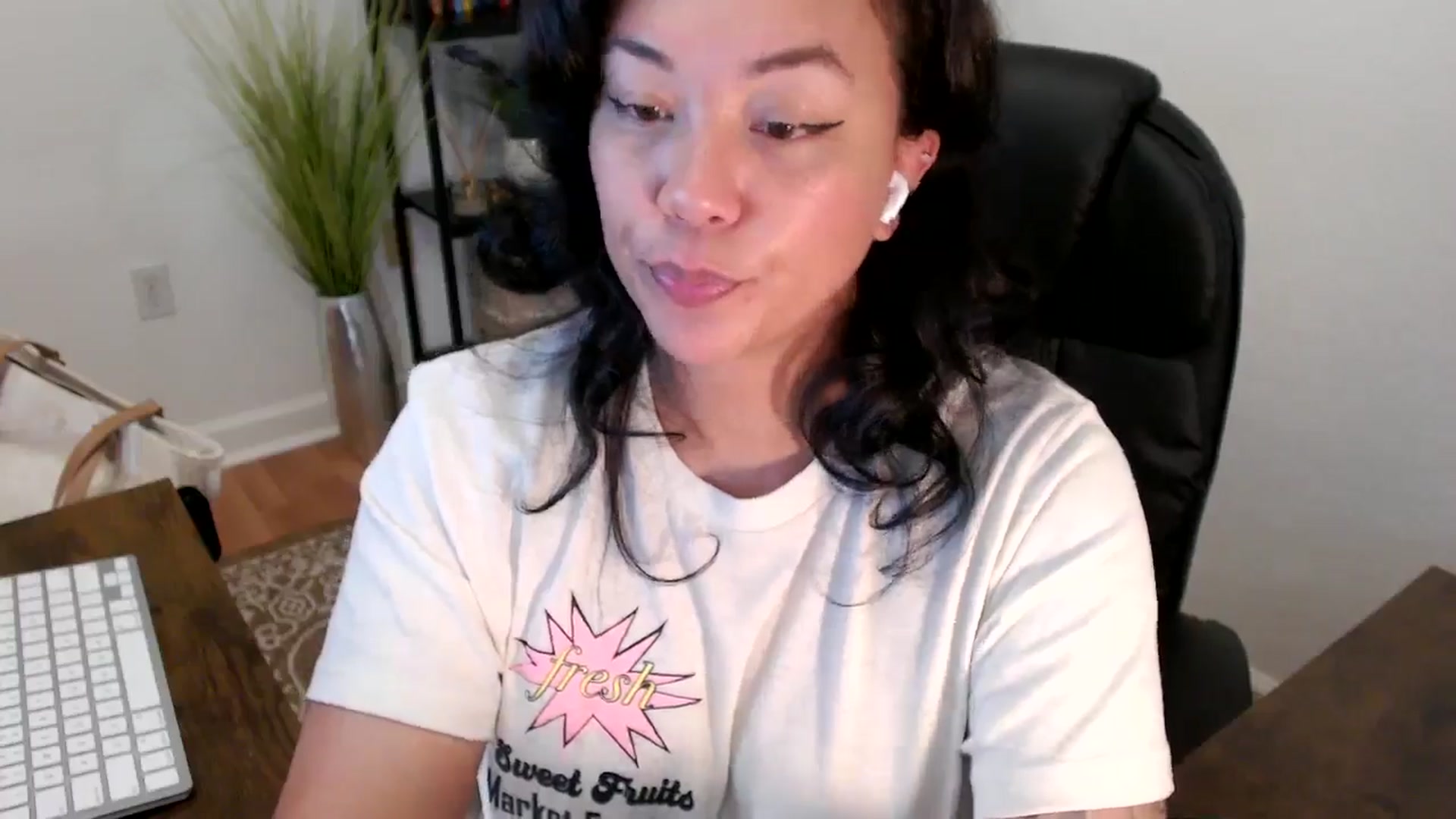Gallery image thumbnail from MickaylaStar's myfreecams stream on, 04/16/2025, 17:43 image 7 of 20