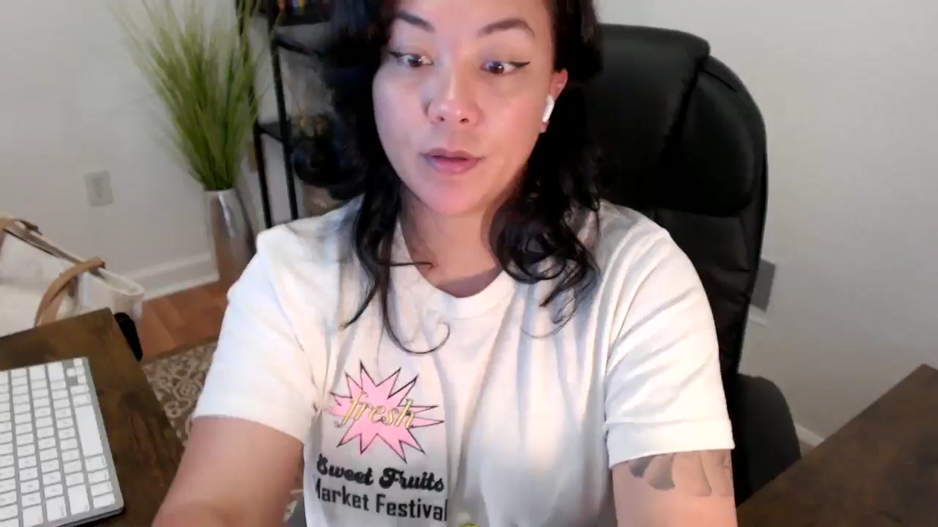 Gallery image thumbnail from MickaylaStar's myfreecams stream on, 04/16/2025, 17:43 image 6 of 20