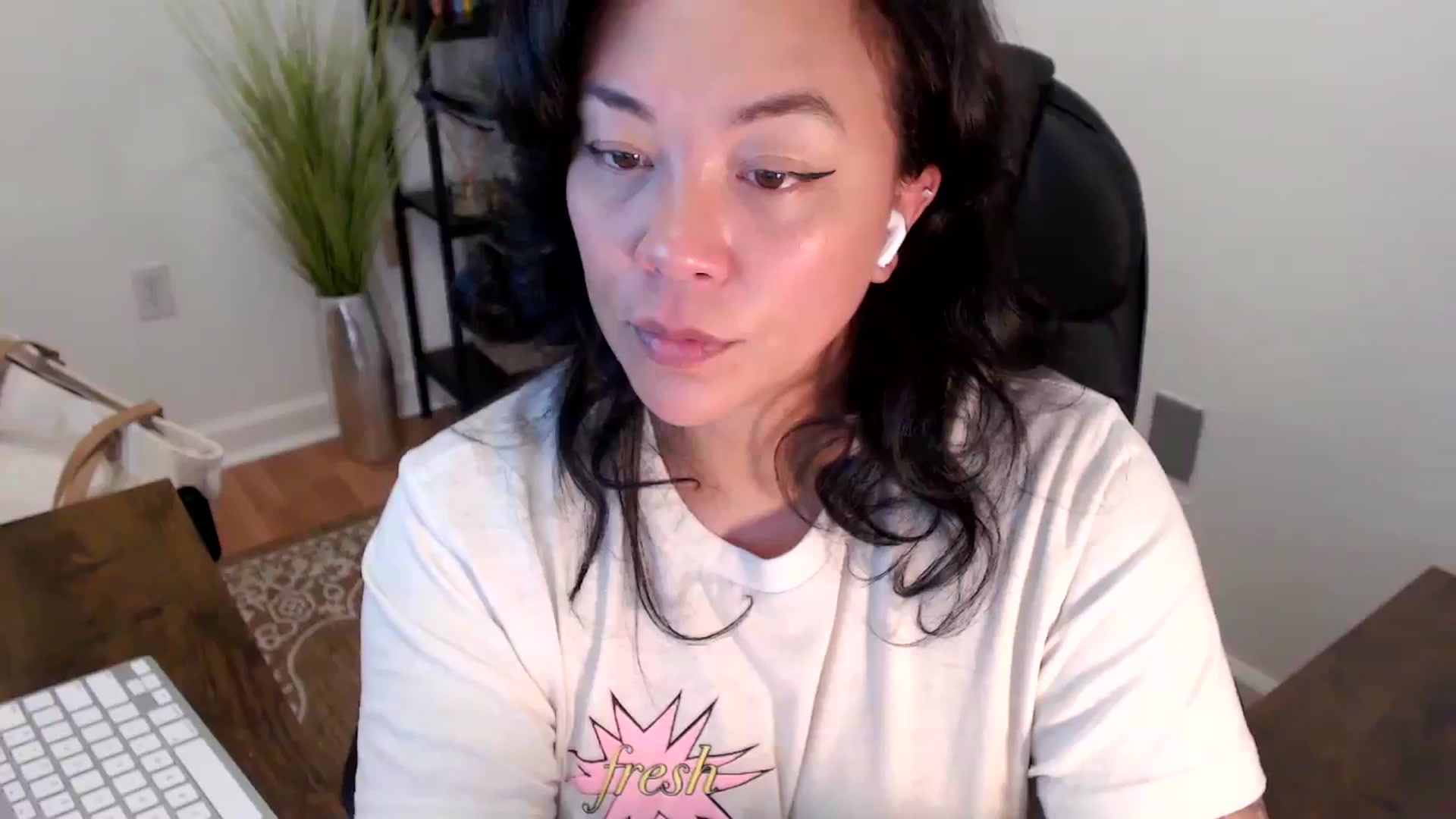 Gallery image thumbnail from MickaylaStar's myfreecams stream on, 04/16/2025, 17:43 image 10 of 20