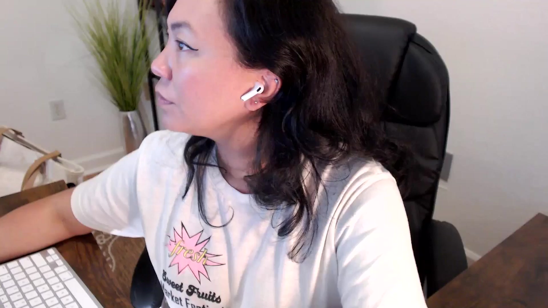 Gallery image thumbnail from MickaylaStar's myfreecams stream on, 04/16/2025, 17:43 image 13 of 20
