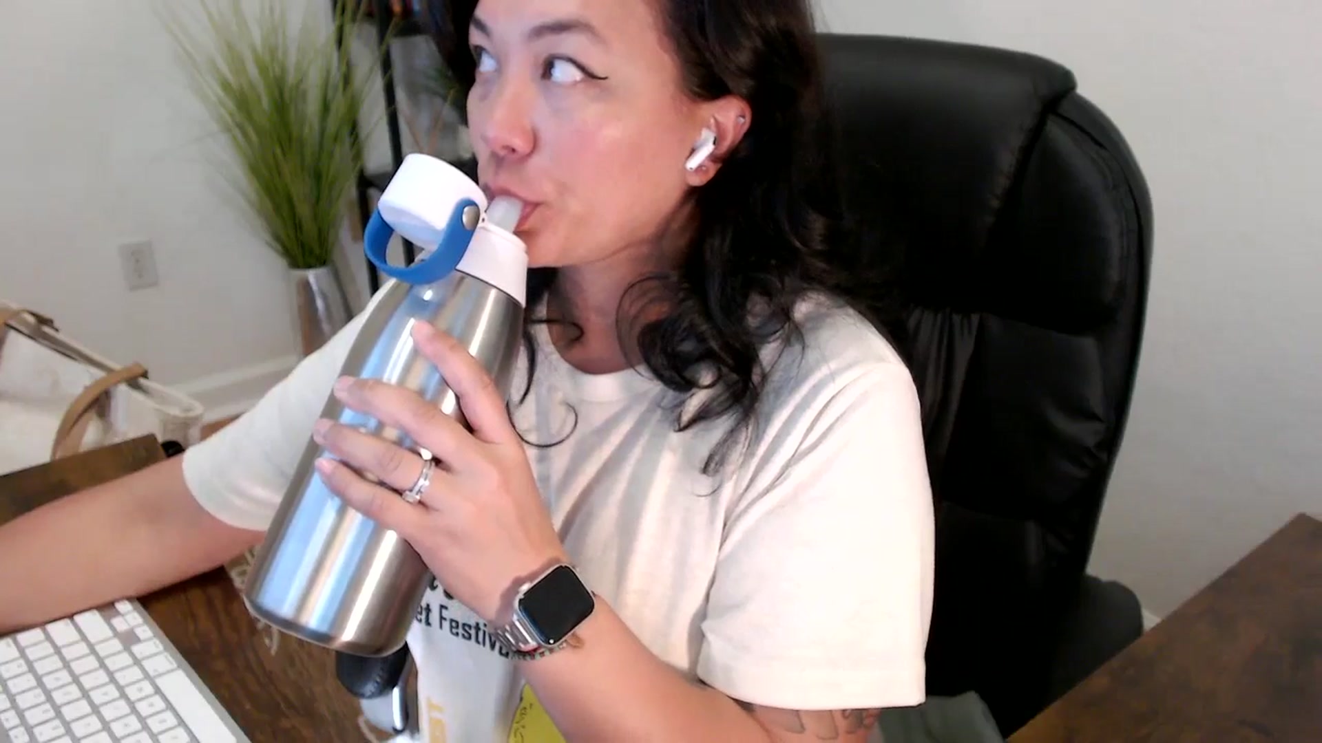 Gallery image thumbnail from MickaylaStar's myfreecams stream on, 04/16/2025, 17:43 image 12 of 20