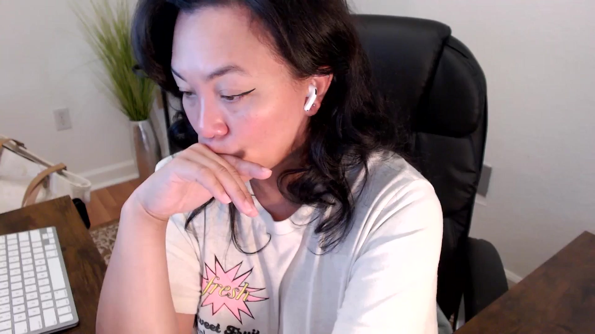 Gallery image thumbnail from MickaylaStar's myfreecams stream on, 04/16/2025, 17:43 image 4 of 20