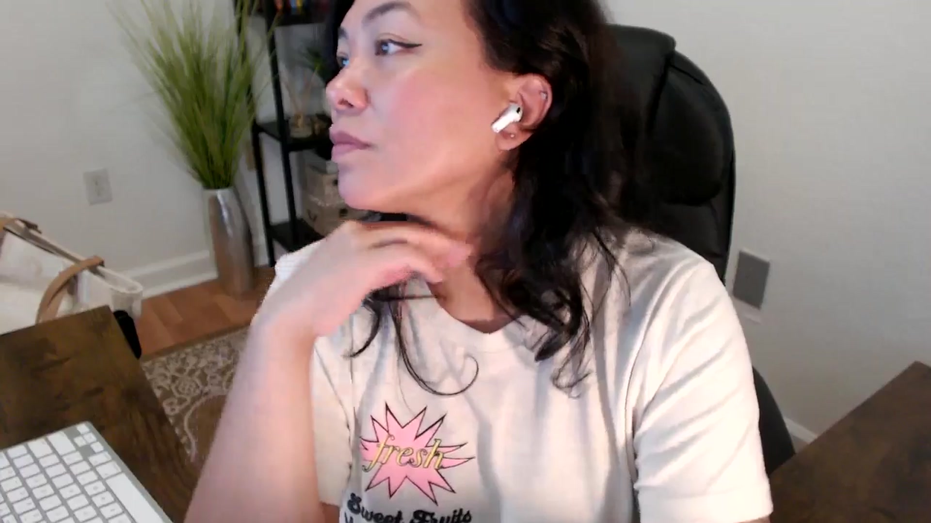 Gallery image thumbnail from MickaylaStar's myfreecams stream on, 04/16/2025, 17:43 image 17 of 20