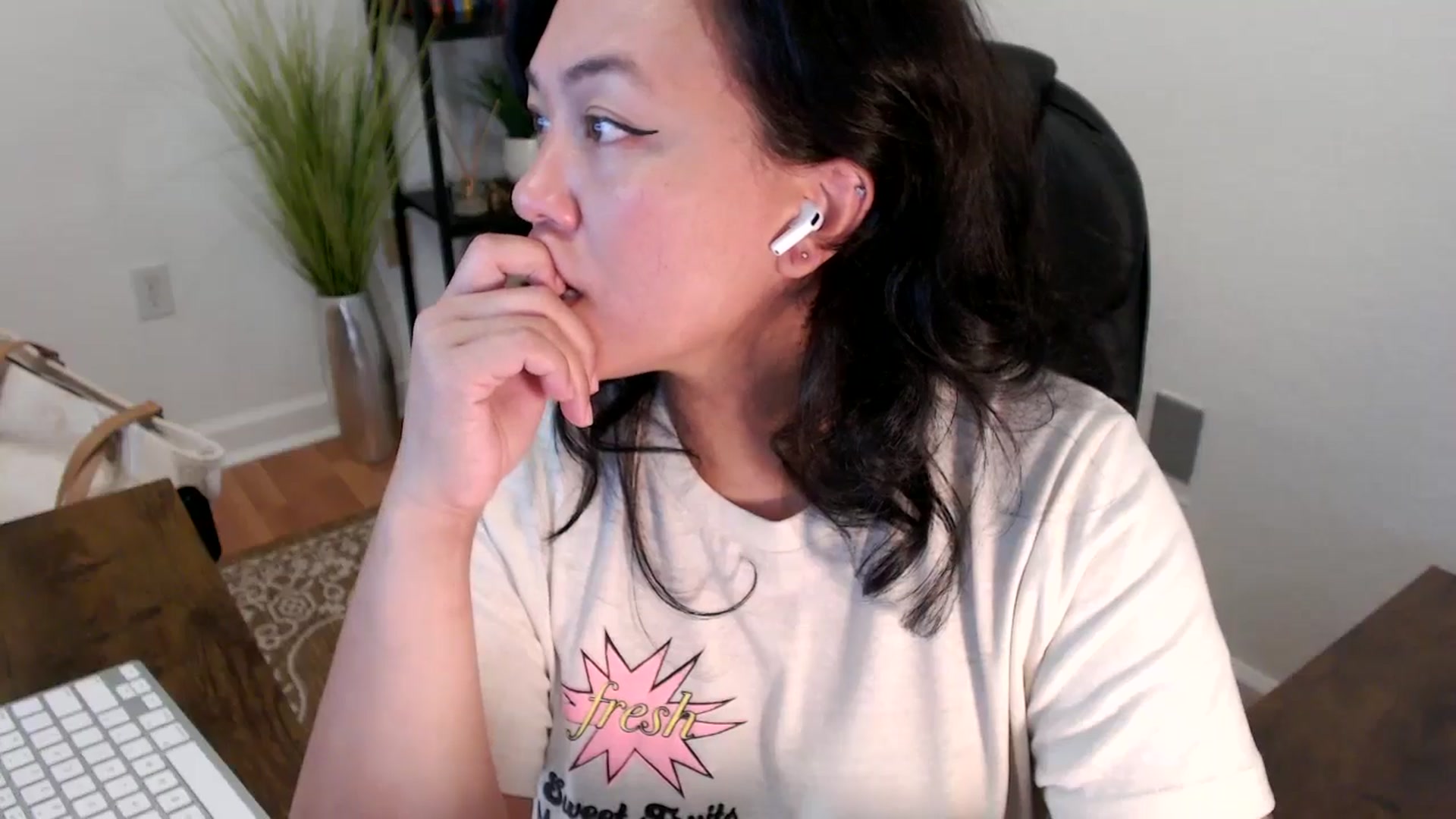 Gallery image thumbnail from MickaylaStar's myfreecams stream on, 04/16/2025, 17:43 image 16 of 20