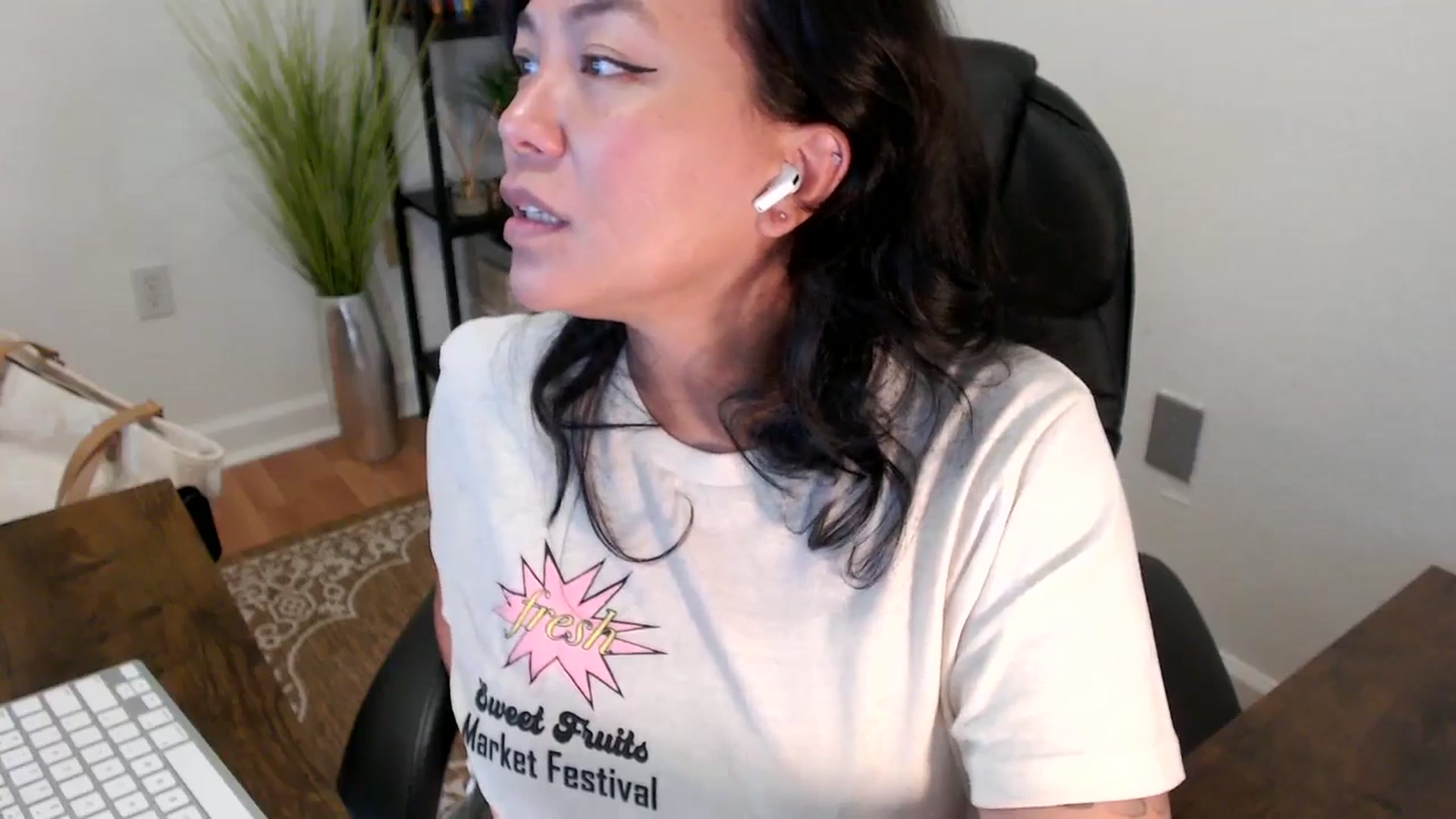Gallery image thumbnail from MickaylaStar's myfreecams stream on, 04/16/2025, 17:43 image 18 of 20