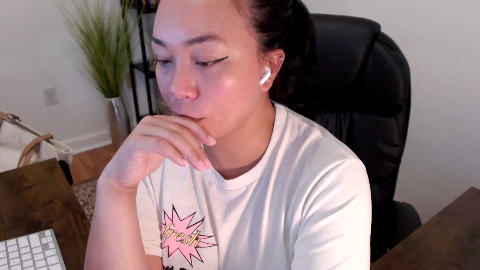 Gallery image thumbnail from MickaylaStar's myfreecams stream on, 04/16/2025, 18:28 image 16 of 20