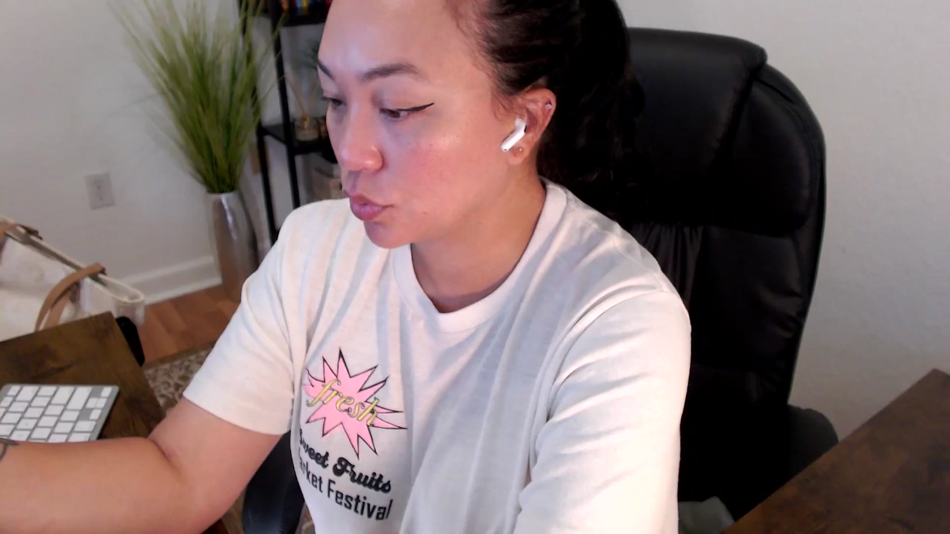 Gallery image thumbnail from MickaylaStar's myfreecams stream on, 04/16/2025, 18:28 image 7 of 20
