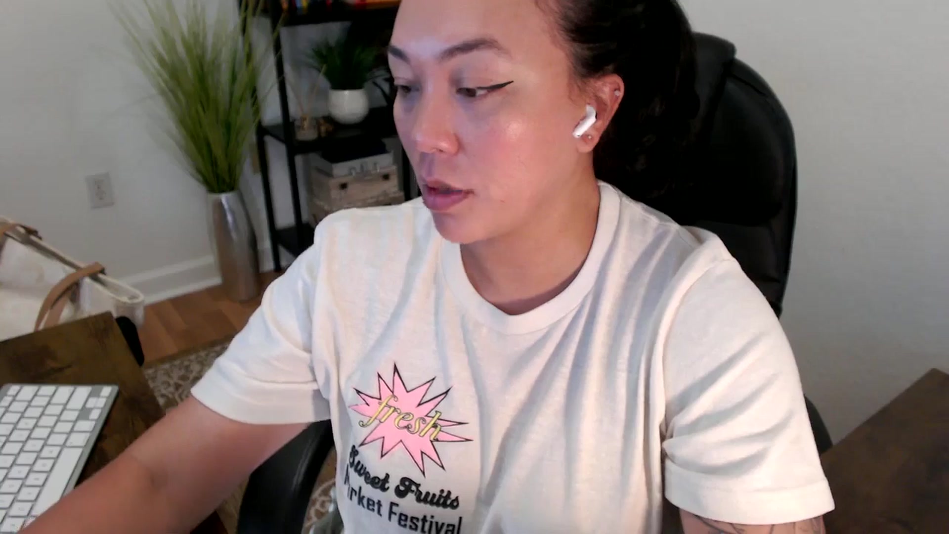 Gallery image thumbnail from MickaylaStar's myfreecams stream on, 04/16/2025, 18:28 image 11 of 20