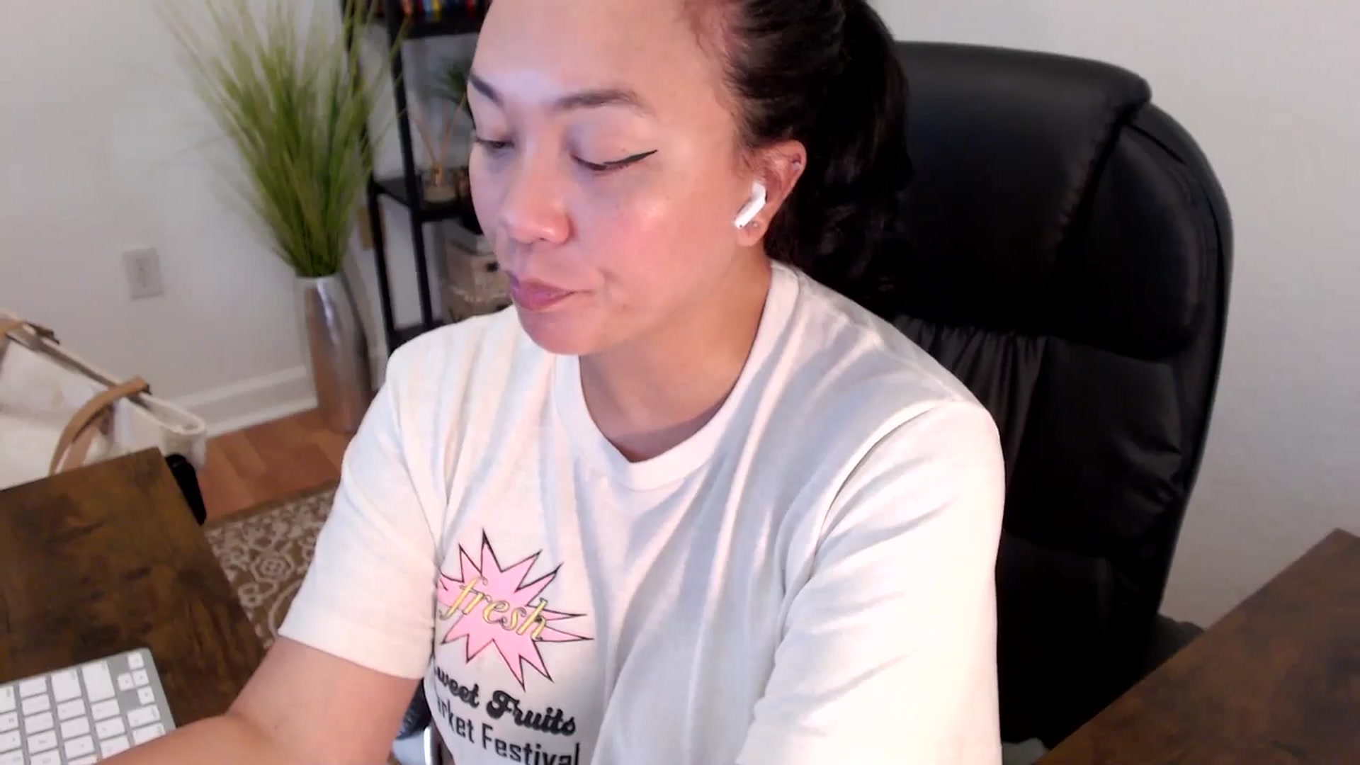 Gallery image thumbnail from MickaylaStar's myfreecams stream on, 04/16/2025, 18:28 image 15 of 20