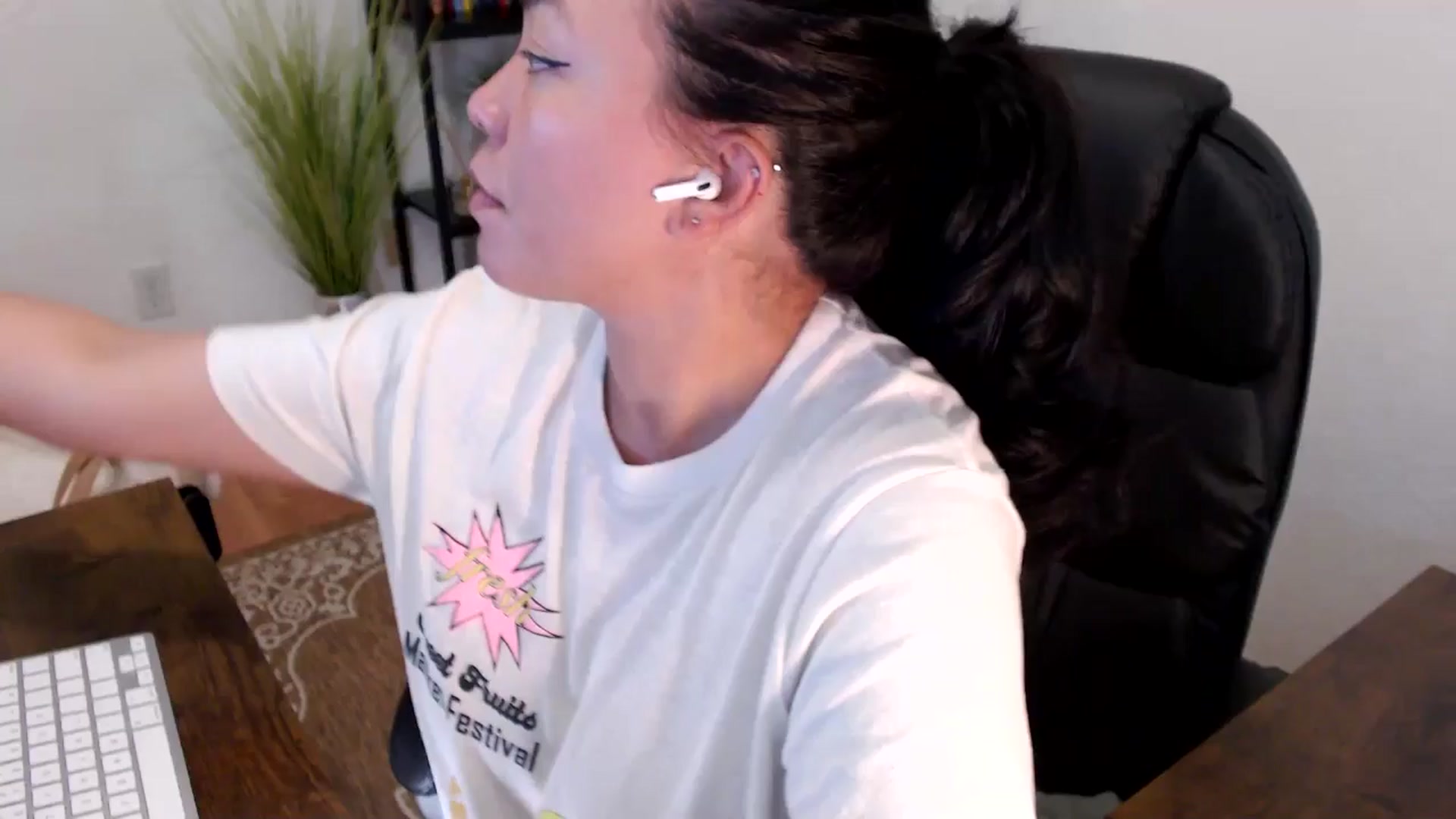 Gallery image thumbnail from MickaylaStar's myfreecams stream on, 04/16/2025, 18:28 image 1 of 20