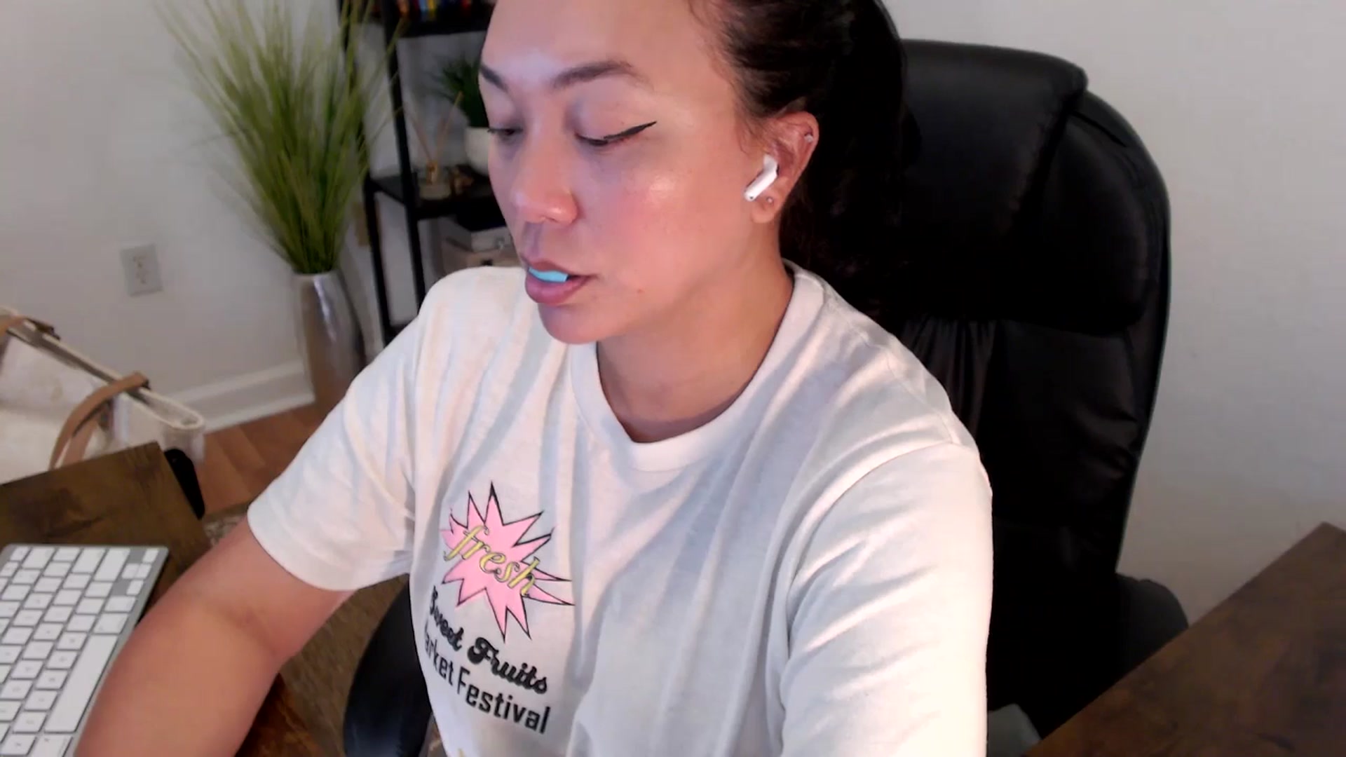 Gallery image thumbnail from MickaylaStar's myfreecams stream on, 04/16/2025, 18:28 image 3 of 20