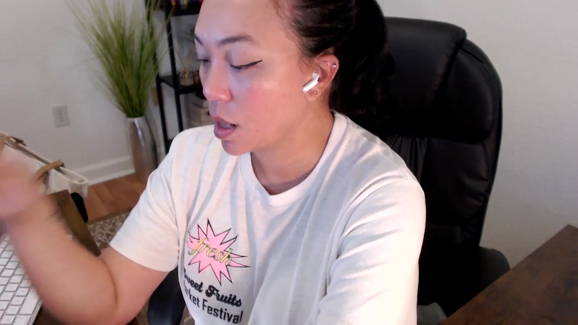 Gallery image thumbnail from MickaylaStar's myfreecams stream on, 04/16/2025, 18:28 image 8 of 20