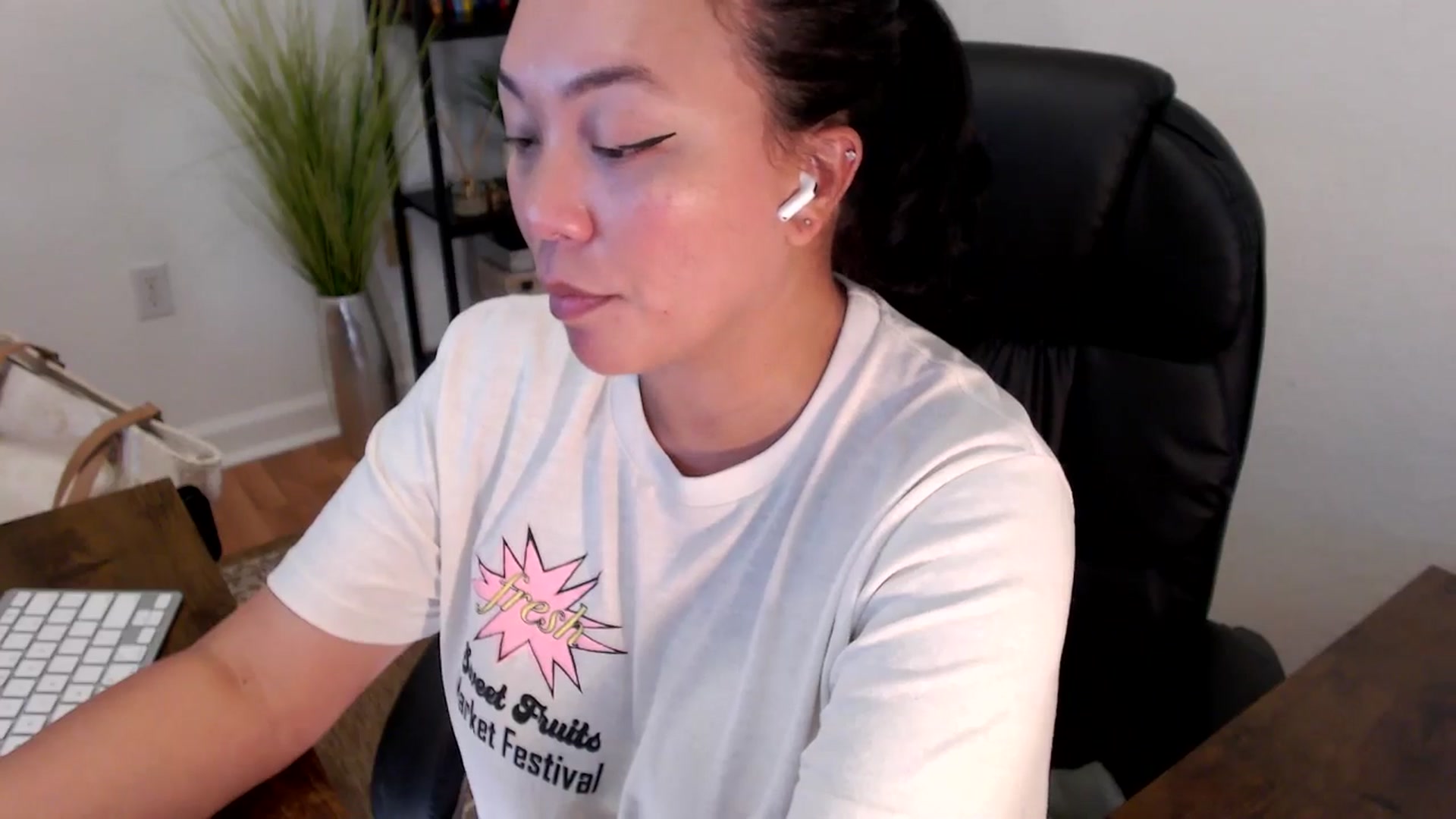 Gallery image thumbnail from MickaylaStar's myfreecams stream on, 04/16/2025, 18:28 image 6 of 20