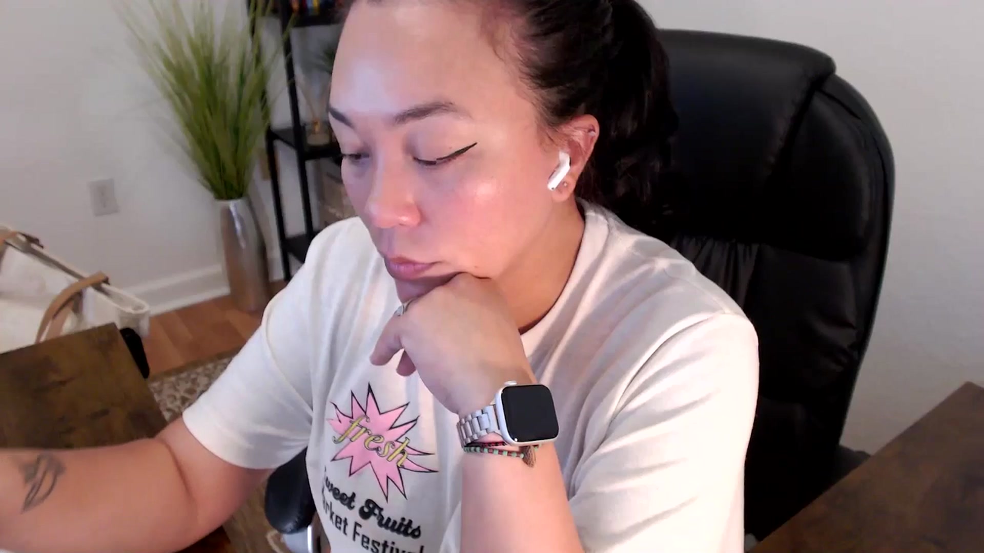 Gallery image thumbnail from MickaylaStar's myfreecams stream on, 04/16/2025, 18:28 image 14 of 20