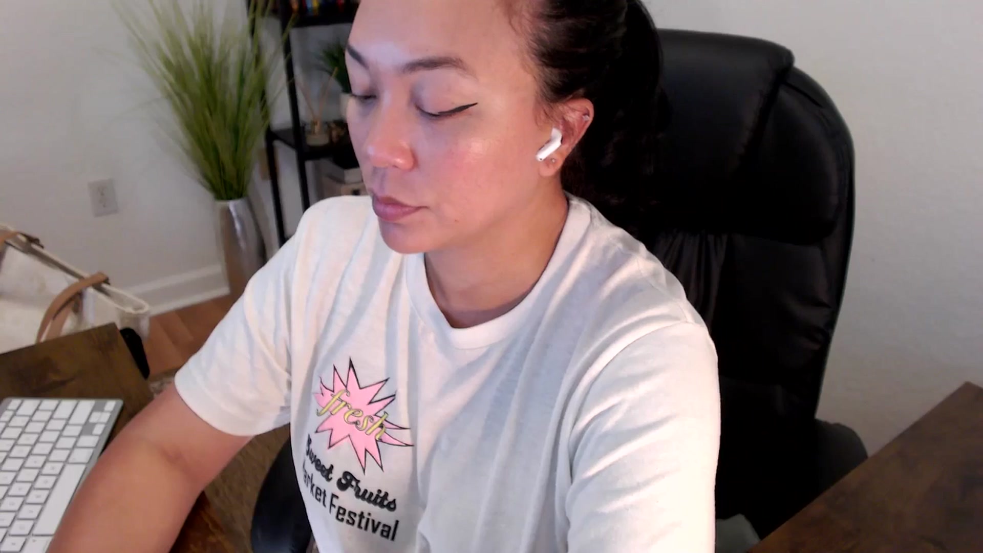Gallery image thumbnail from MickaylaStar's myfreecams stream on, 04/16/2025, 18:28 image 4 of 20