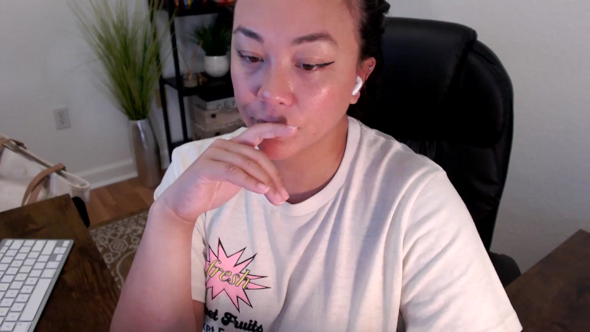 Gallery image thumbnail from MickaylaStar's myfreecams stream on, 04/16/2025, 18:28 image 9 of 20