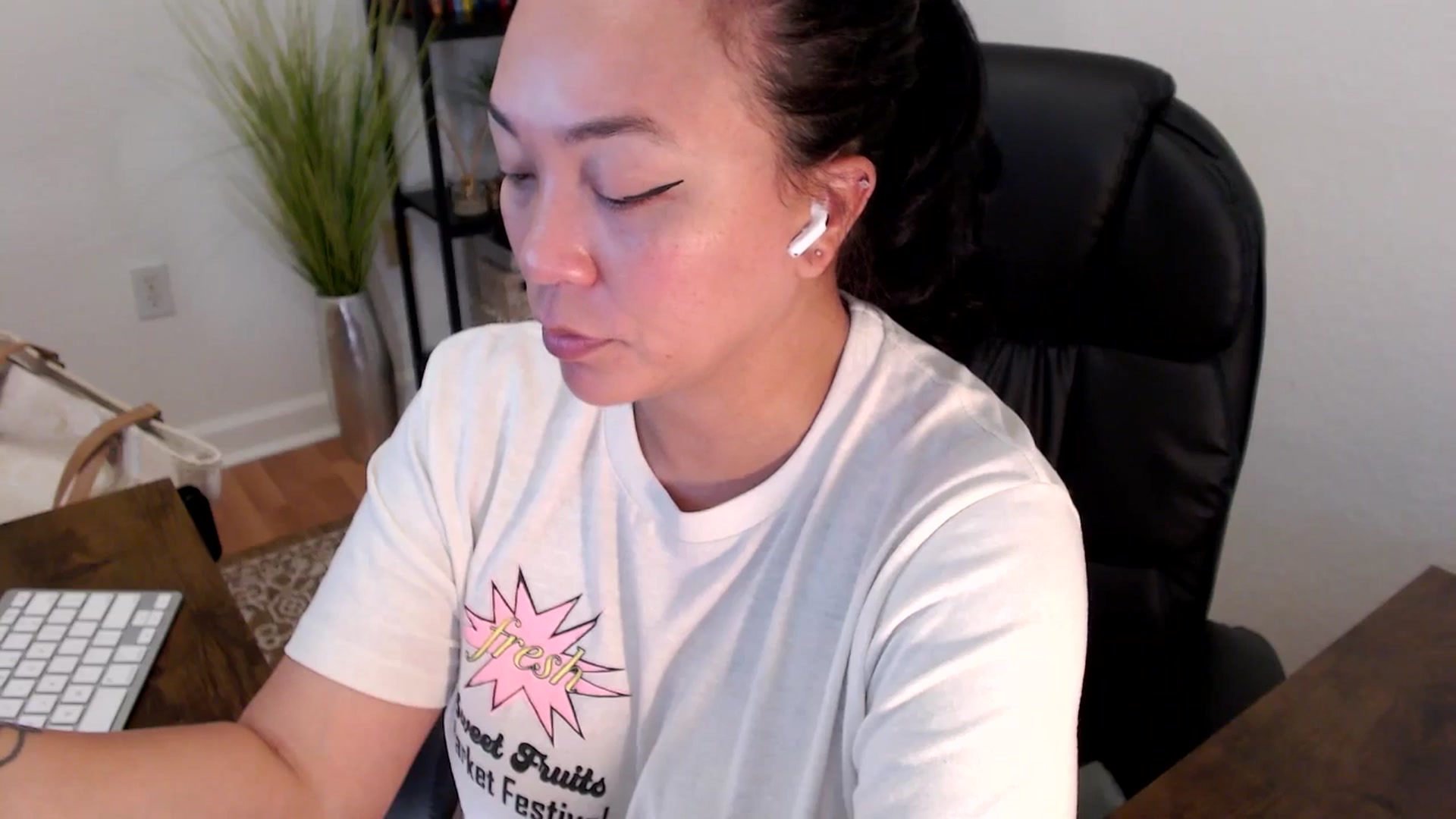 Gallery image thumbnail from MickaylaStar's myfreecams stream on, 04/16/2025, 18:28 image 5 of 20